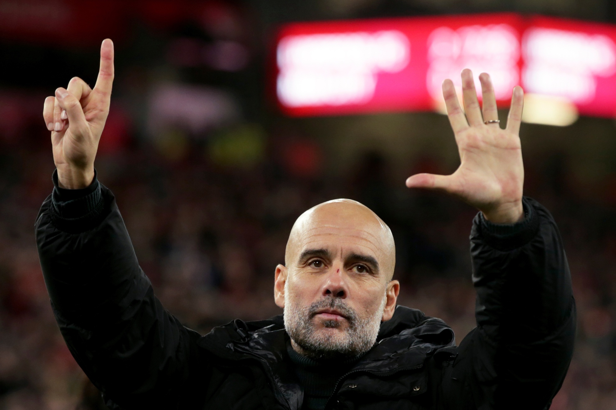 Guardiola presume de sus seis títulos de Premier. LAPRESSE