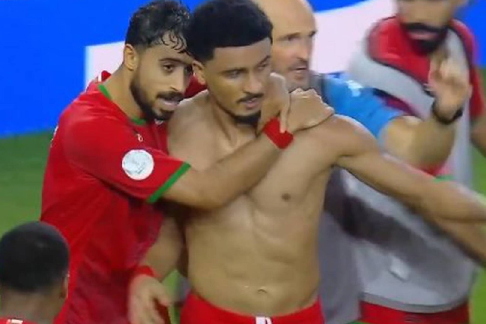 Musab Al-Shaqsi marcó en el minuto 84 para poner a Omán 3-1 por delante de Kuwait; esta victoria permitía a Omán igualar a Irak en la Copa del Golfo. Pero al quitarse la camiseta y ser sancionado con amarilla casi le cuesta la eliminación a su equipo.