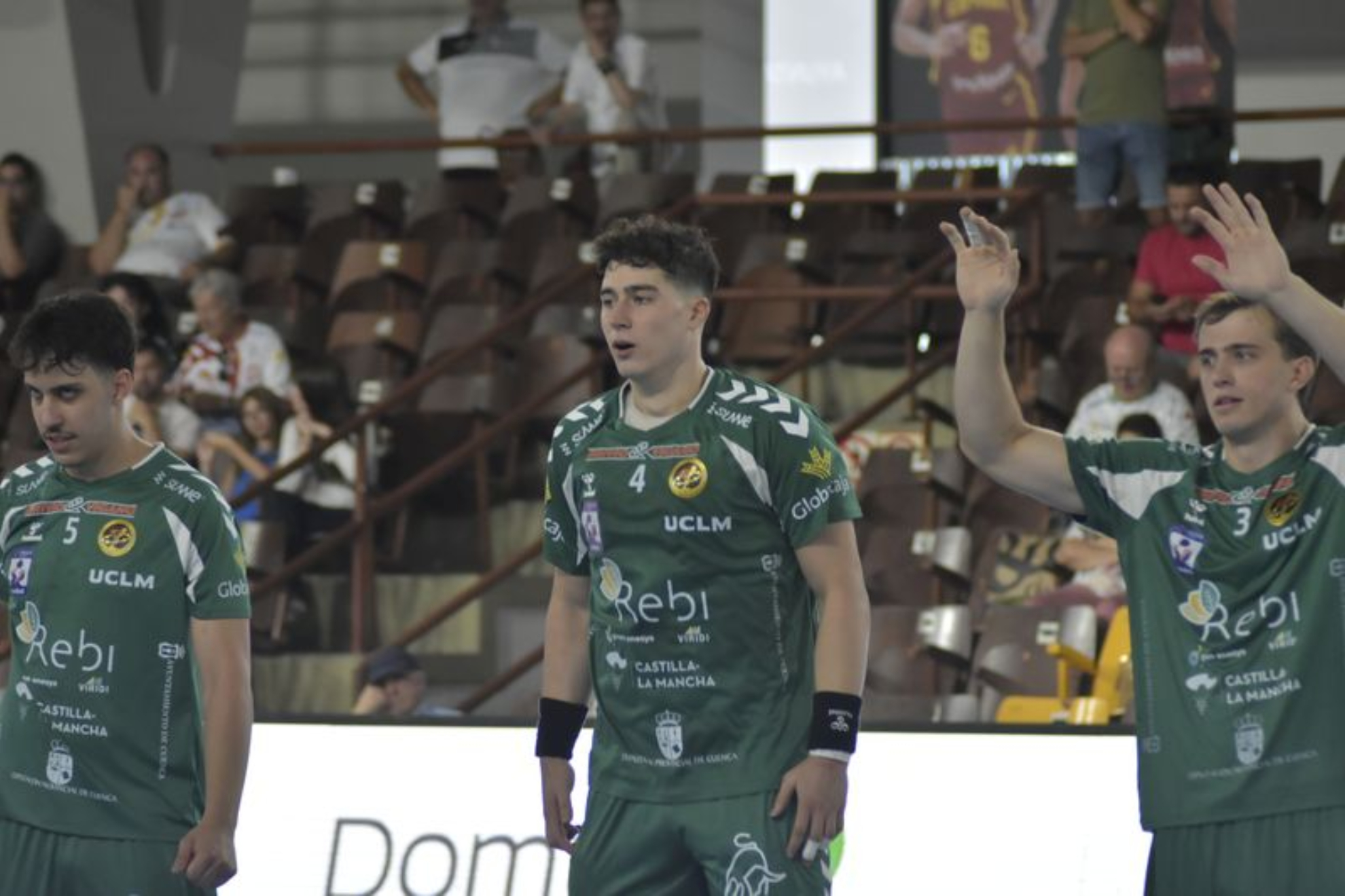 Jugadores del Cuenca antes de un partido de la Liga Asobal. BM CIUDAD ENCANTADA