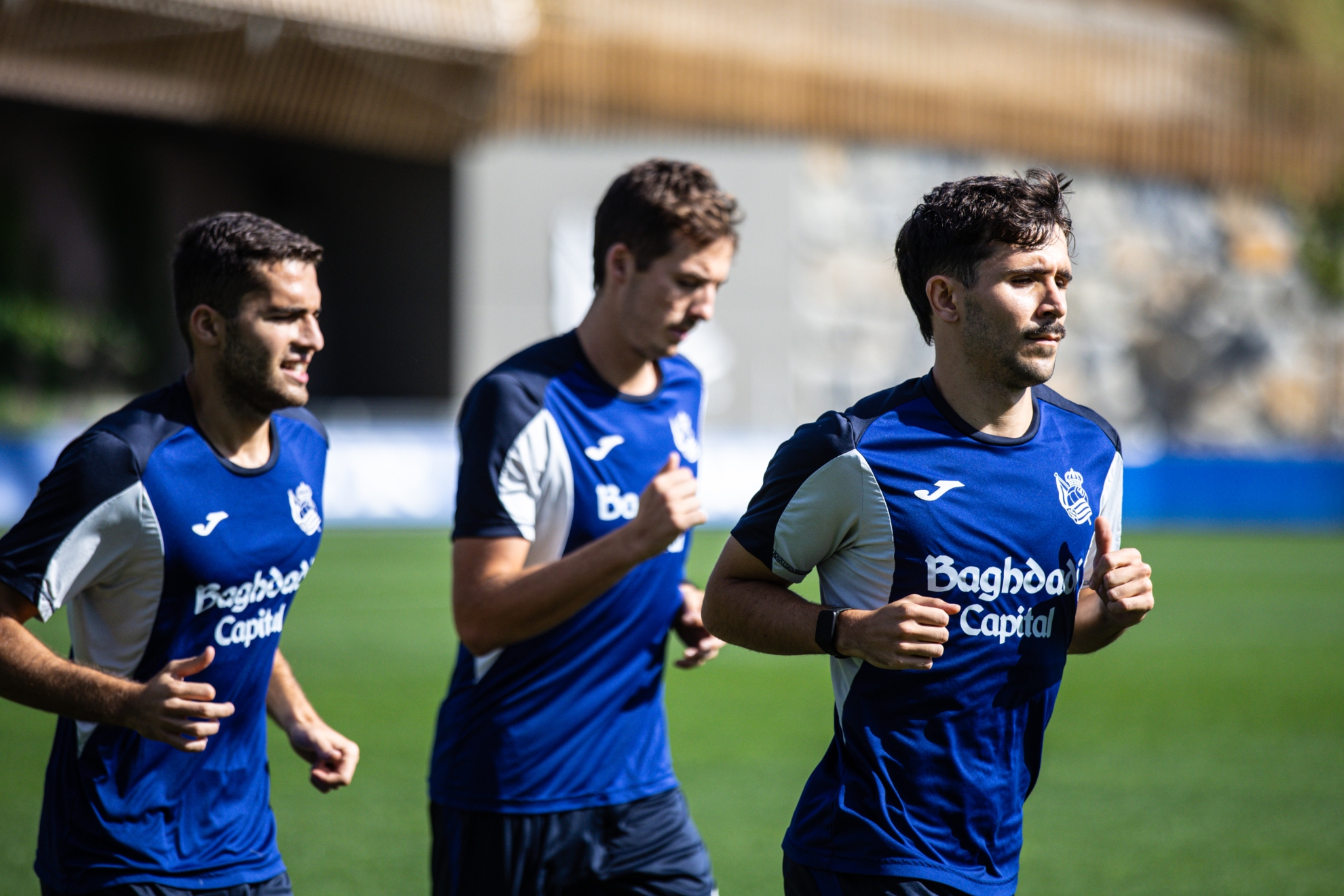 Arsen Zakharyan, Jon Pacheco y Pablo Marín, en el entrenamiento del pasado lunes. REAL SOCIEDAD