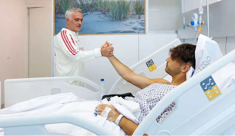 José Mourinho fue a visitar a Asencio