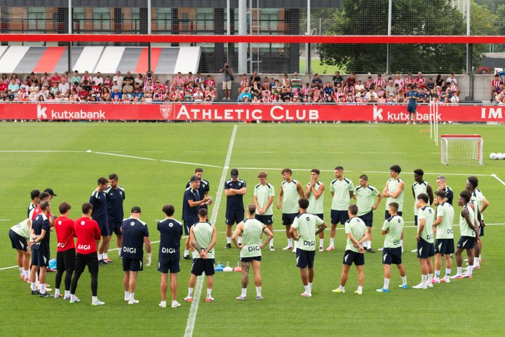 El Athletic, entrenando en Lezama.