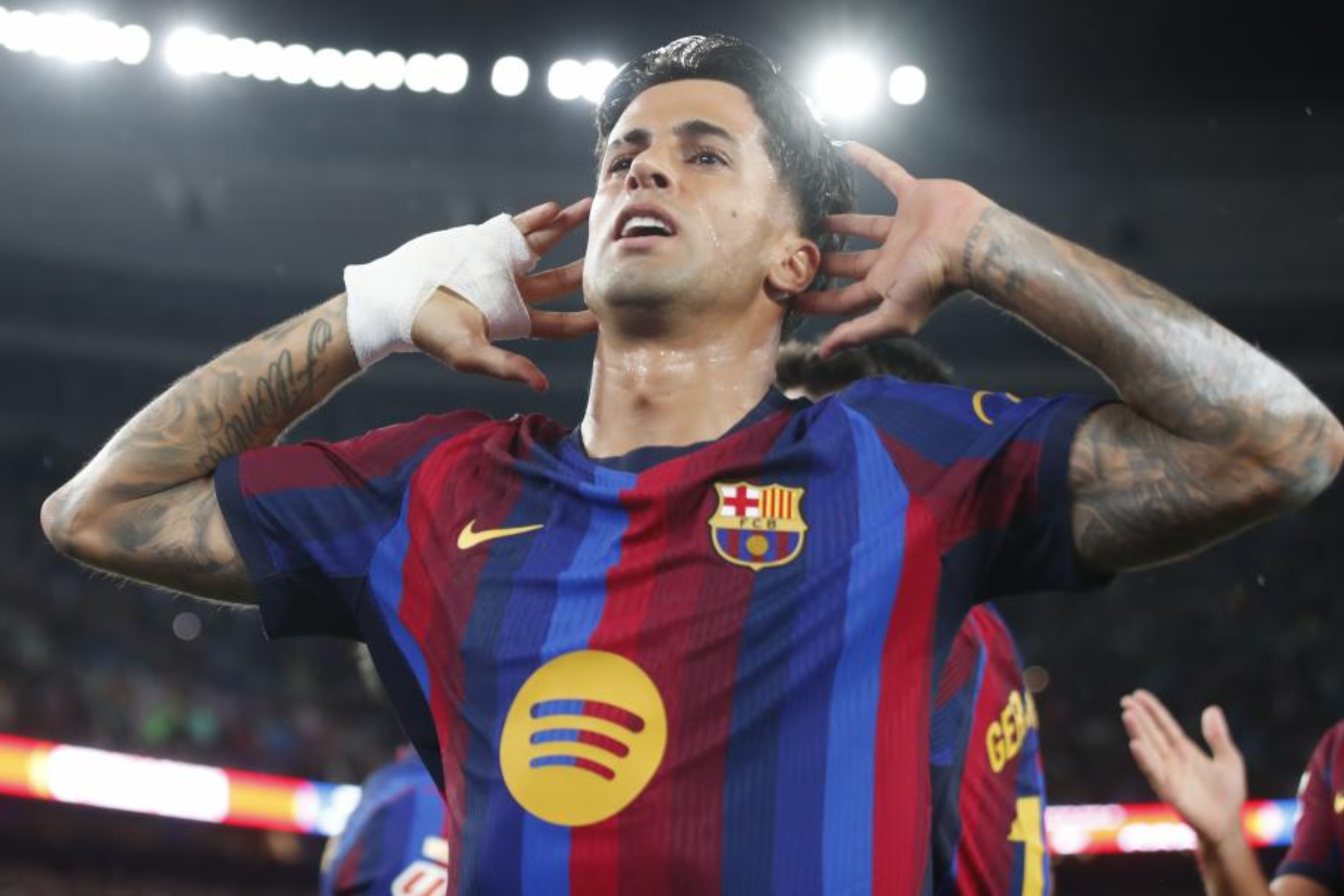 Cancelo celebra su gol contra el Racing de Santander. FRANCESC ADELANTADO