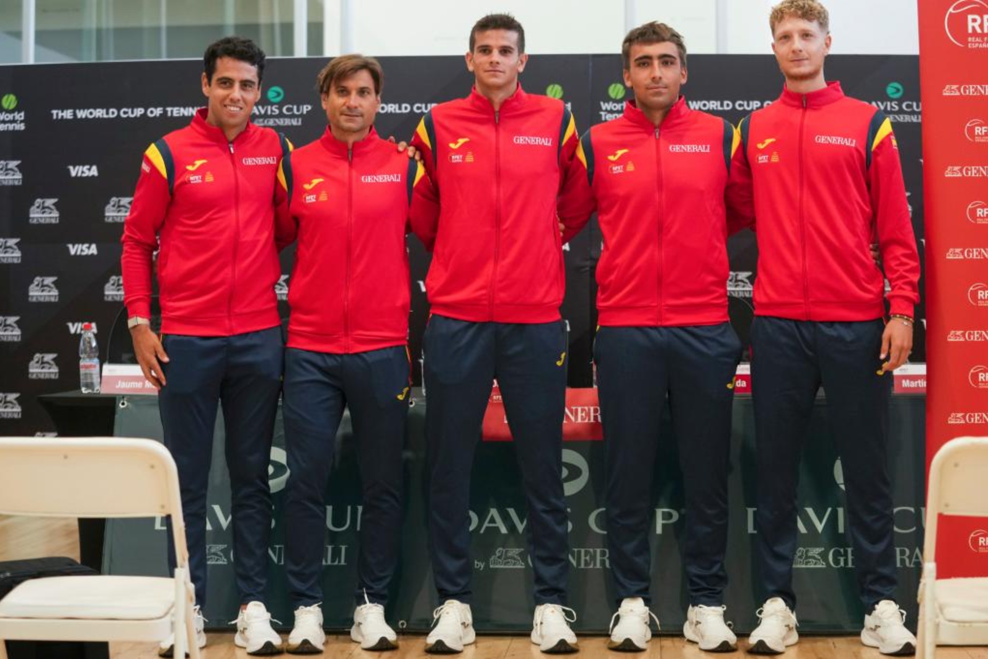 El equipo español ante Chile. LAPRESSE