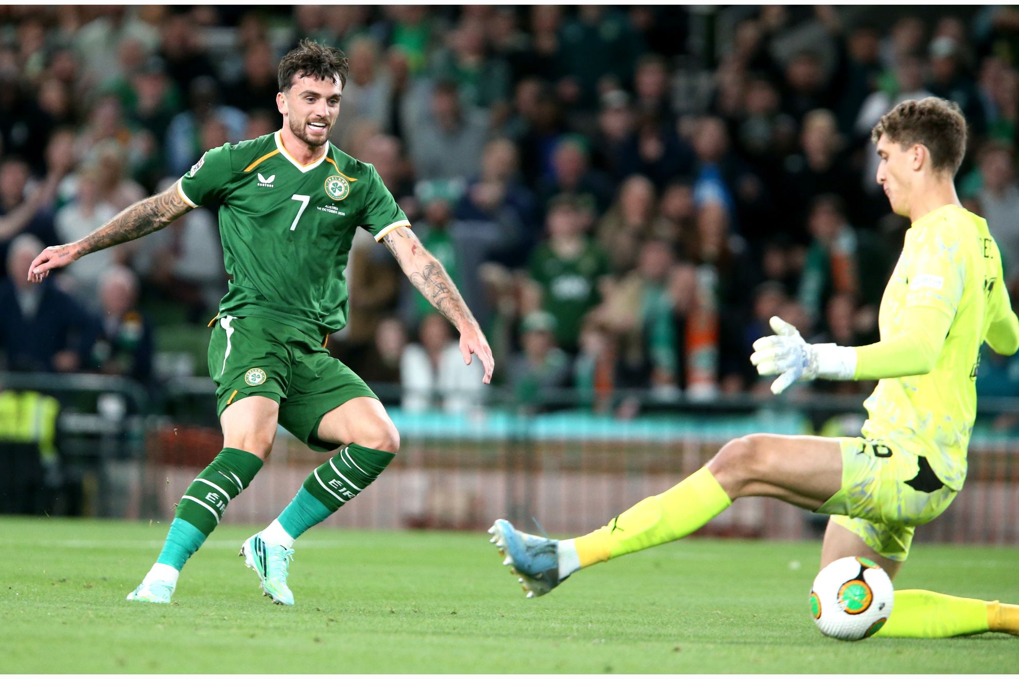 Parrott define en su primer gol ante Austria
