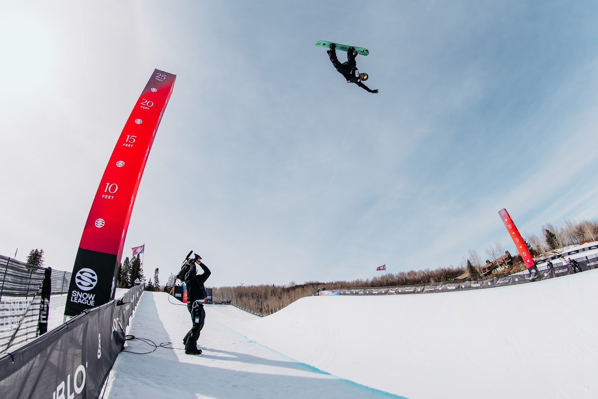 Kaishu Hirano alcanzó los 7,72 metros sobre el labio del halfpipe de Laax. The Snow League