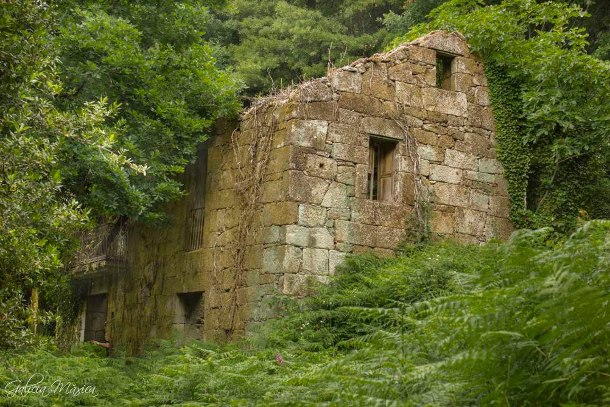 Parte de la aldea de A Barca (Ourense) Galicia Maxica
