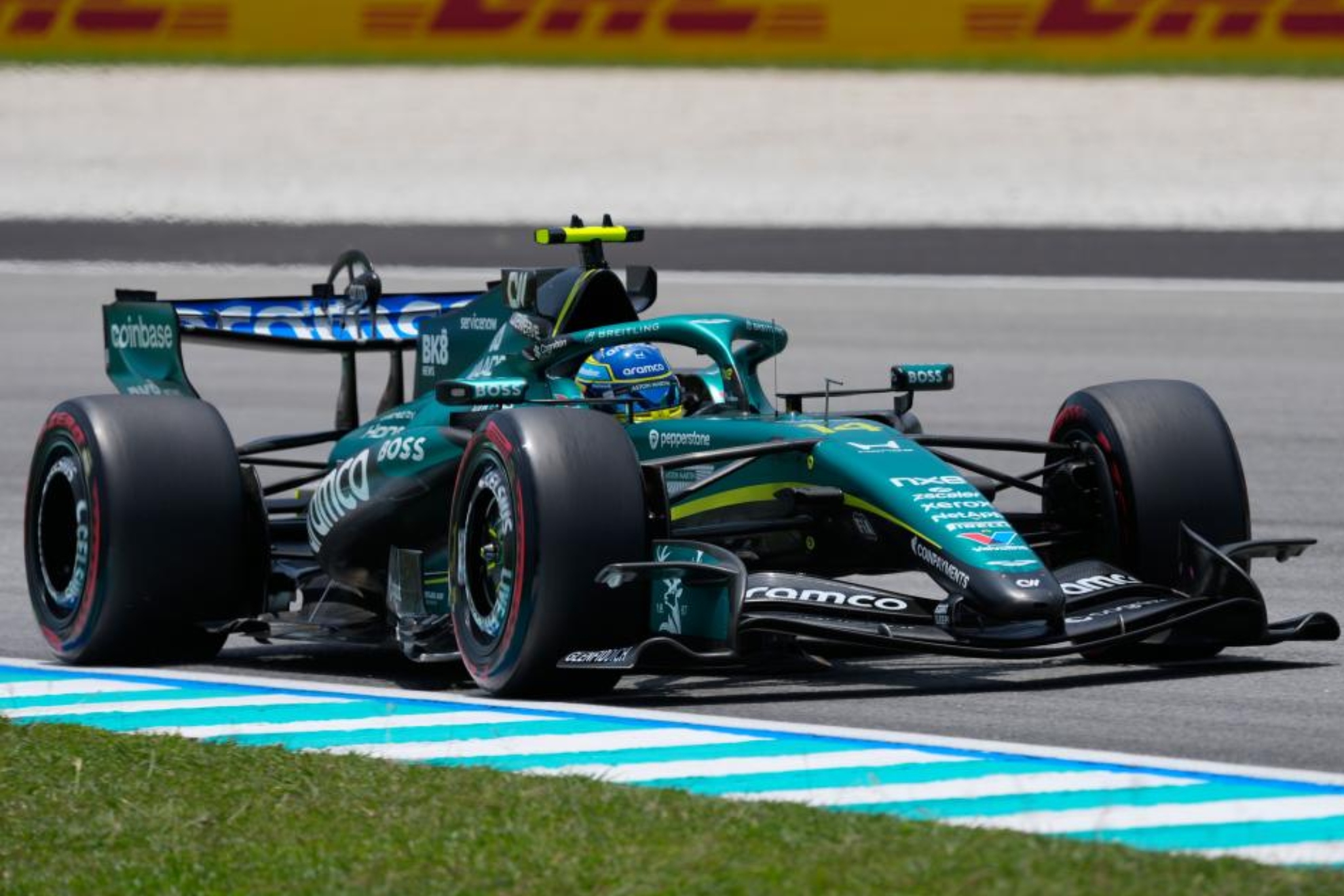 Alonso ataca en Sepang.