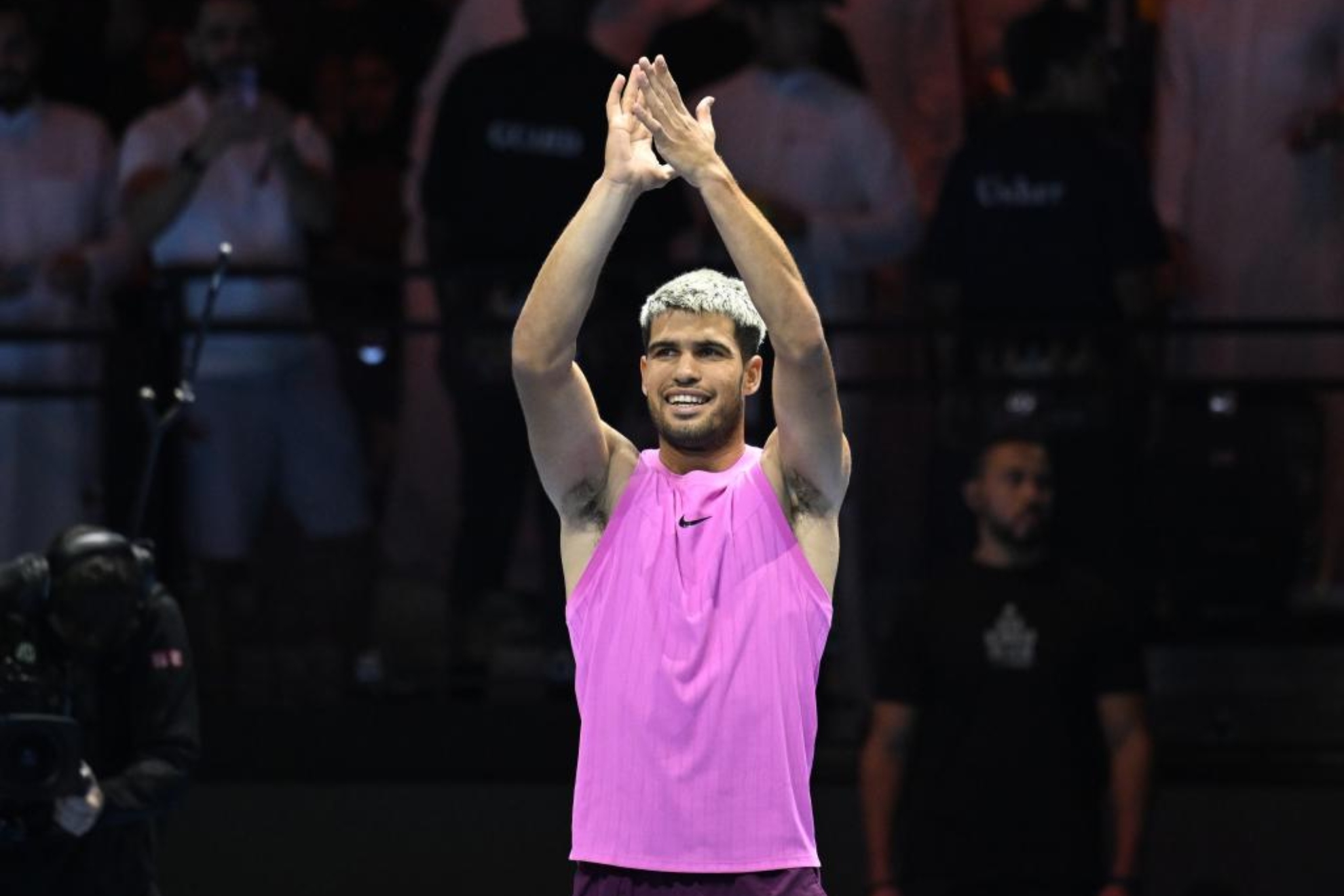 Alcaraz empieza con remontada la defensa de la corona en Tokio y juega a ser Sampras EFE