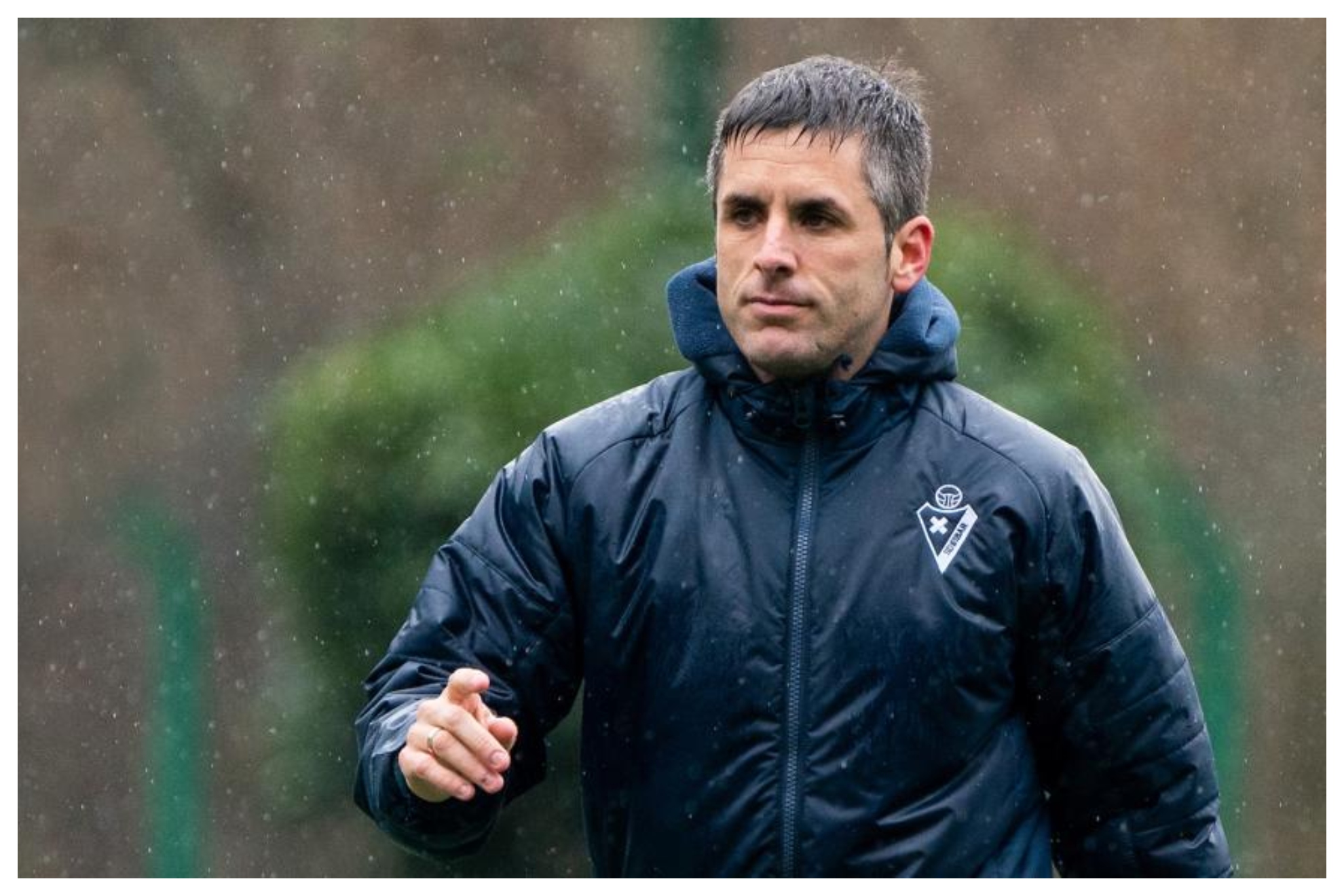 Jokin Aranbarri, durante un entrenamiento bajo la lluvia SD EIBAR
