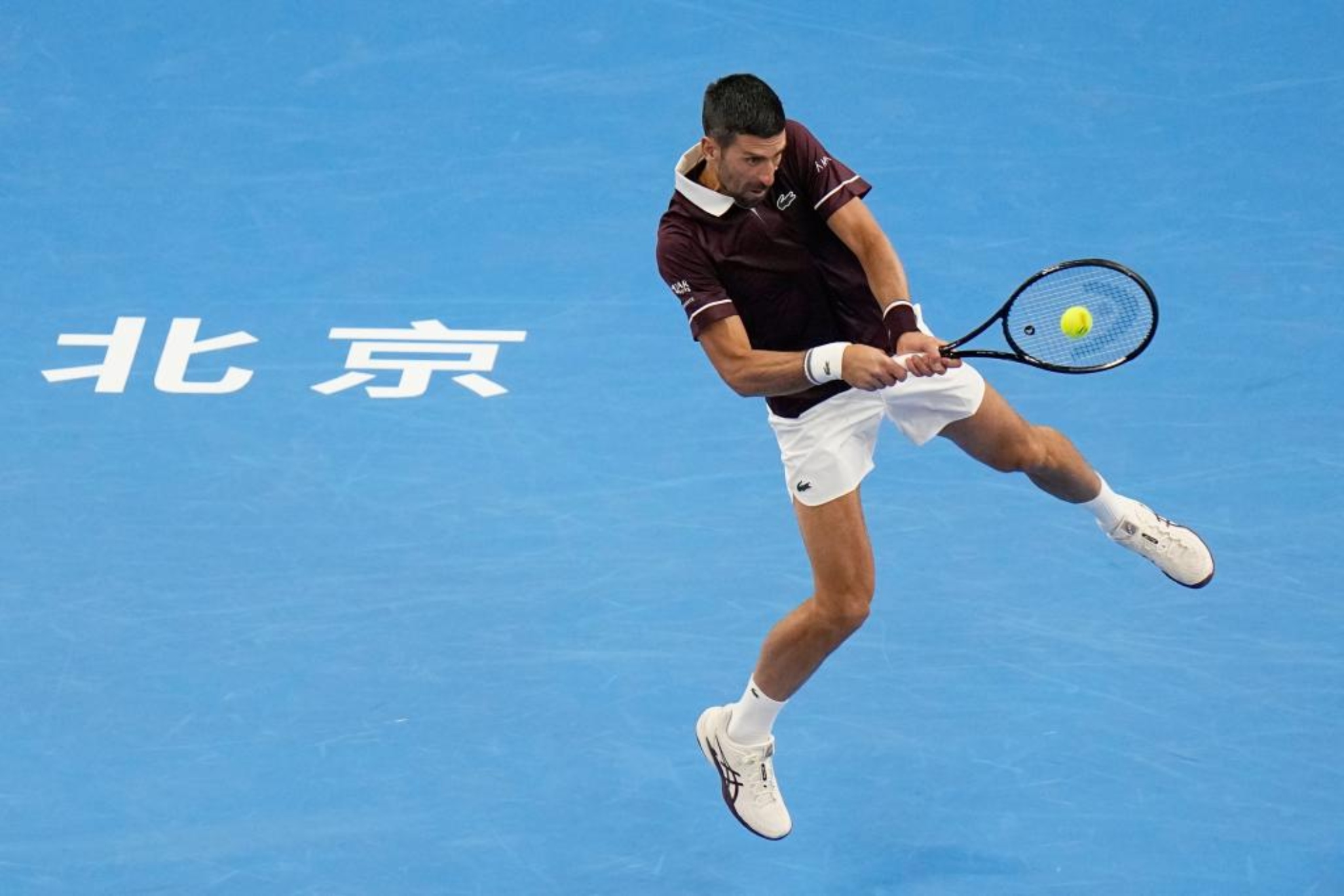 Djokovic pega de revés. LAPRESSE