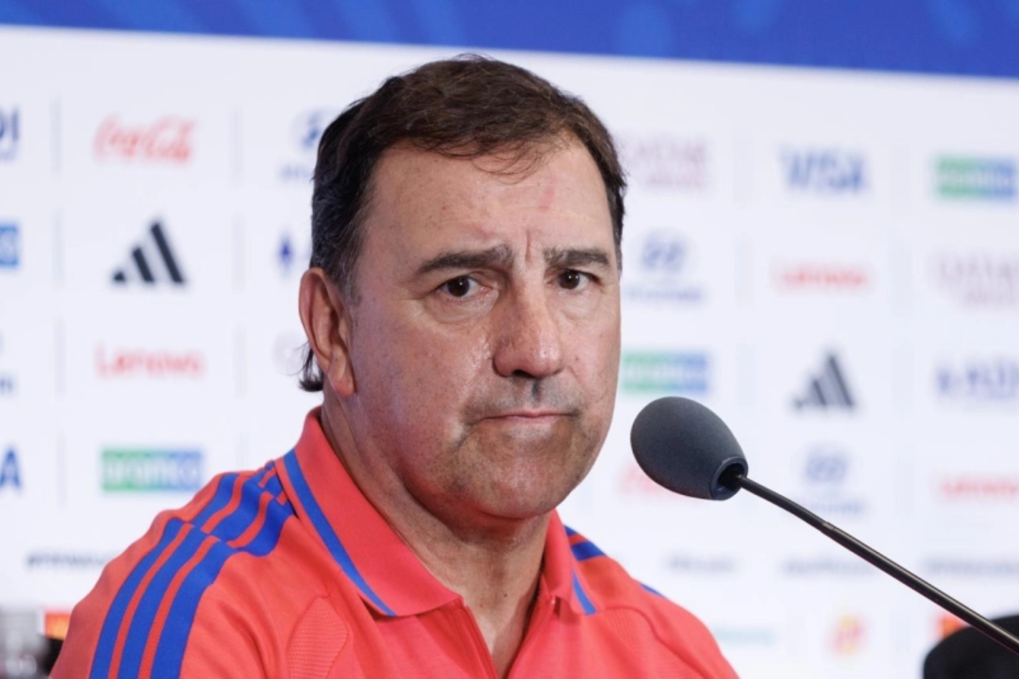 Néstor Lorenzo advierte sobre el plan de Conmebol y FIFA que "desvirtuaría" las Eliminatorias al Mundial 2030.
