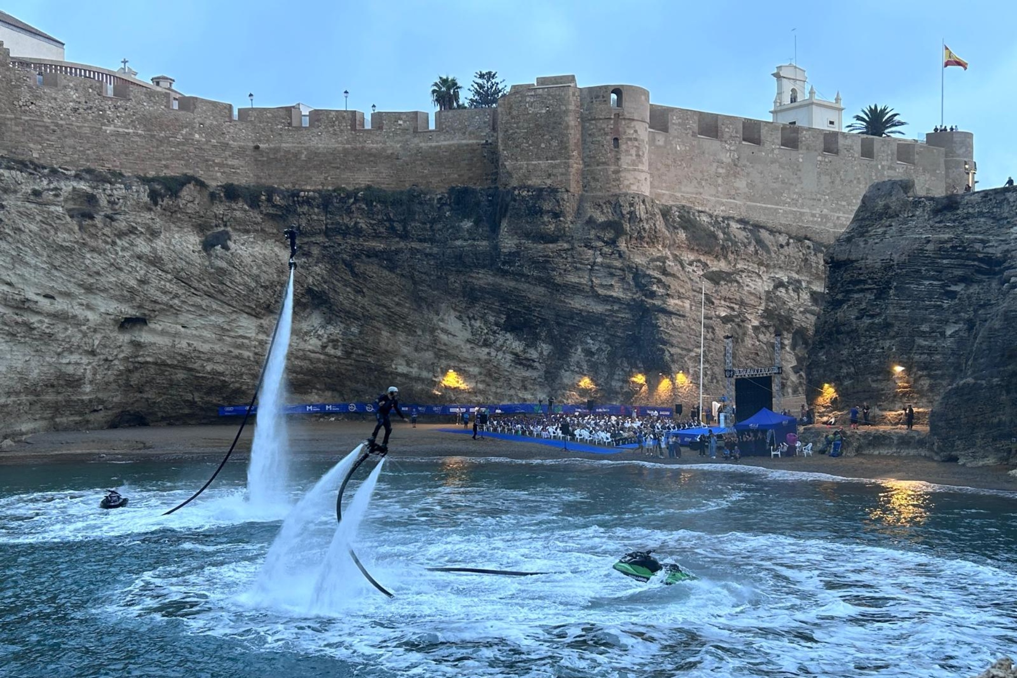 El espectáculo inaugural tuvo una parte de flyboard.