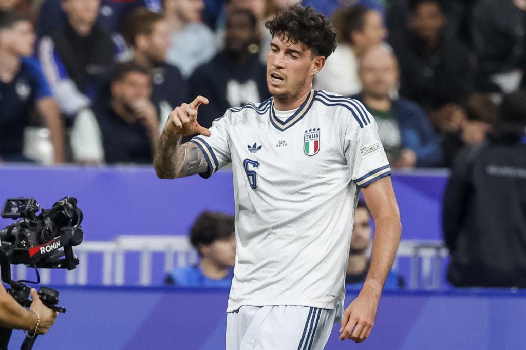 Bastoni celebra su gol ante Italia. EFE
