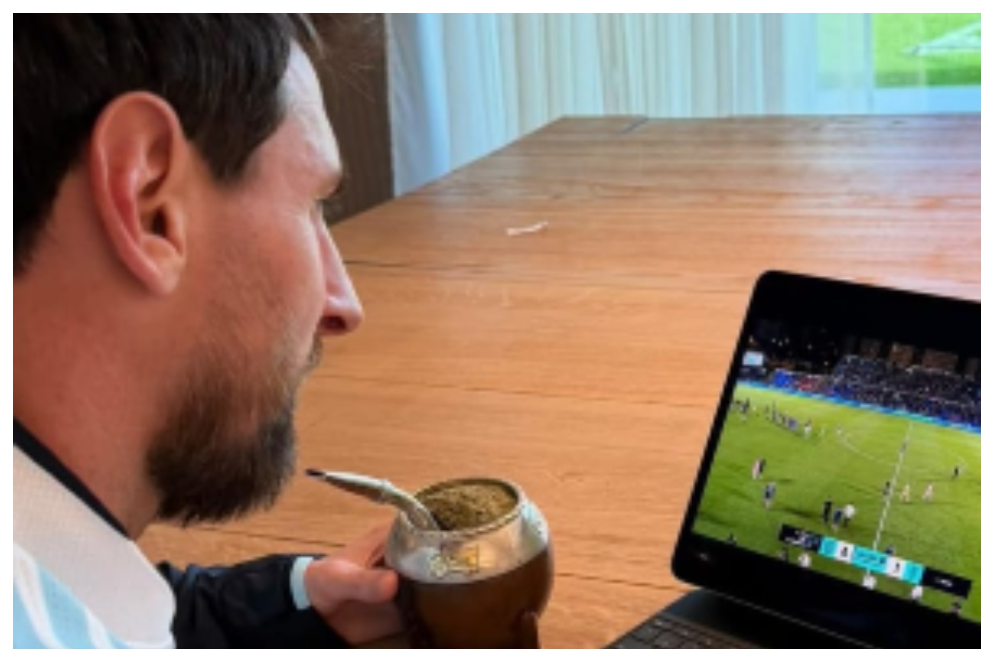 Leo, viendo el parrido.