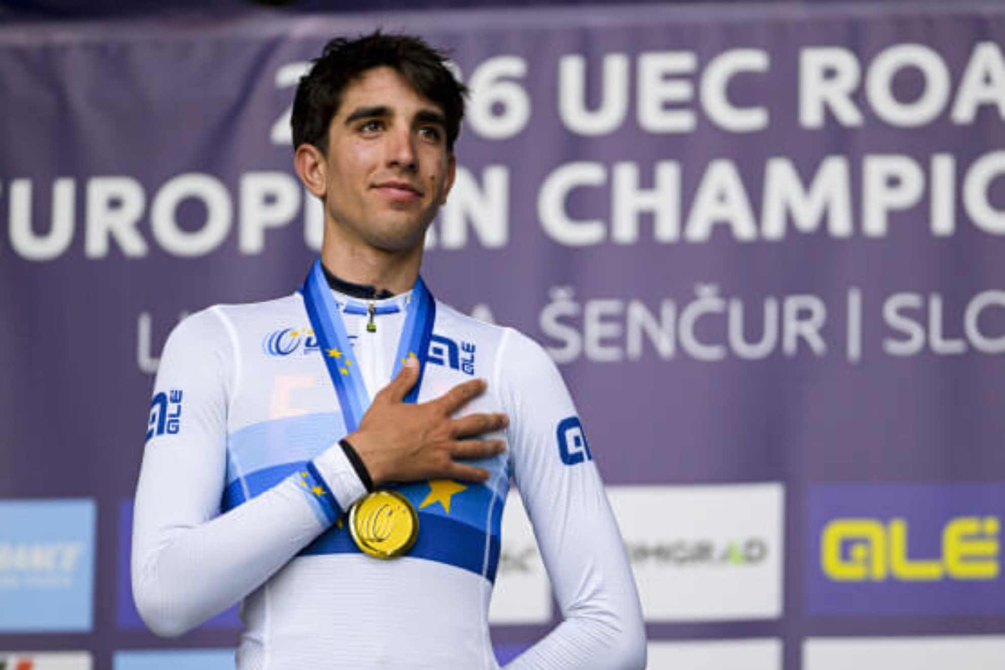 Héctor Álvarez, tras conquistar Europa. RFEC