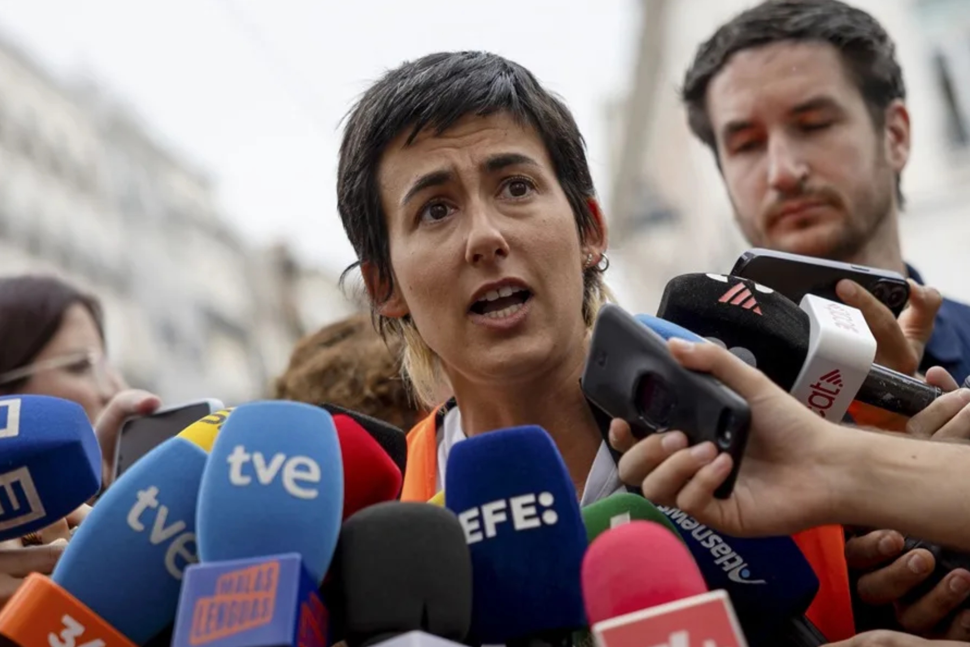 Alicia del Río, la orientadora que se ha convertido en el rostro de la resistencia inquilina en la Puerta del Sol EFE