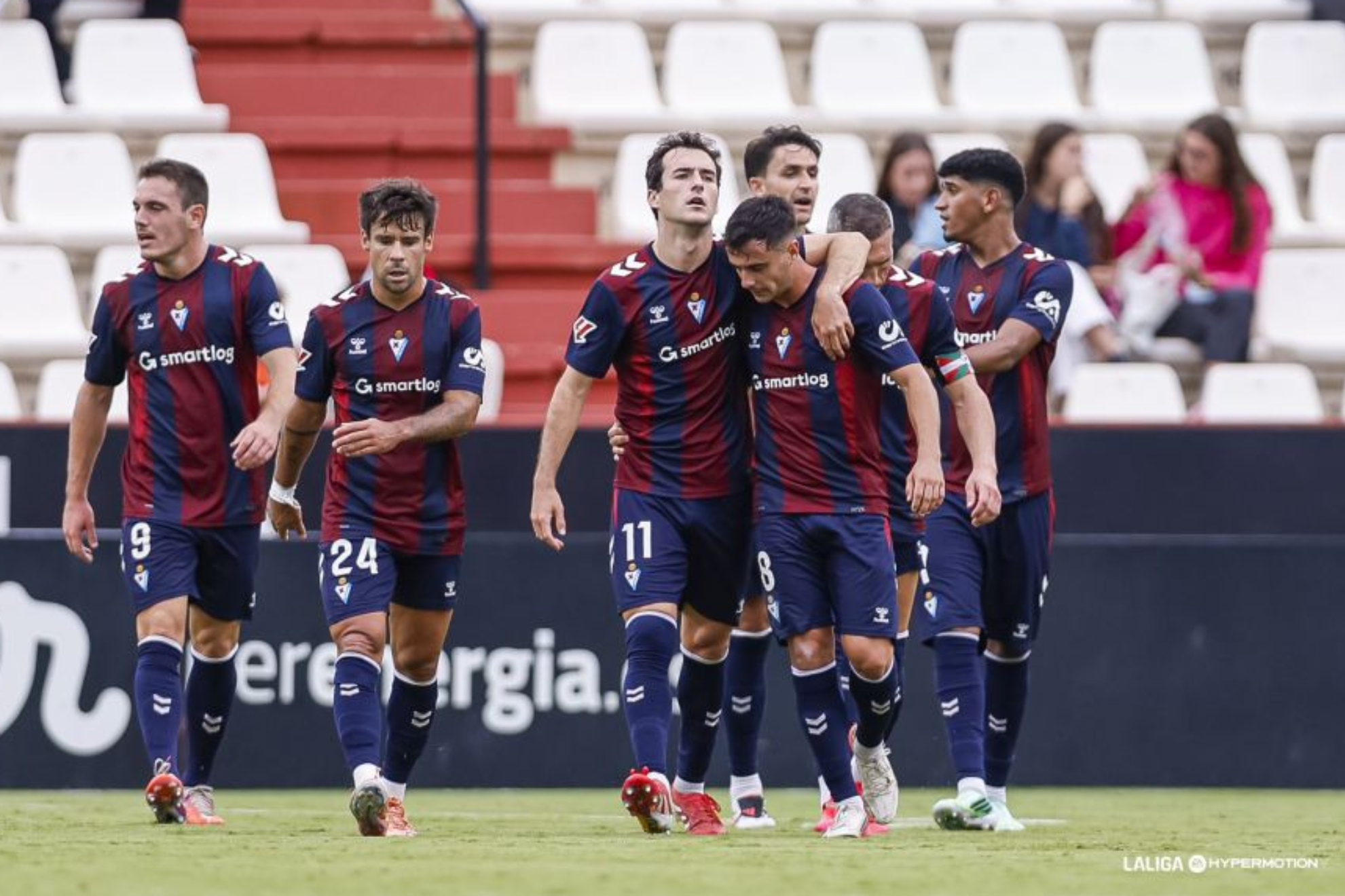Los jugadores del Eibar celebran uno de sus goles en el Carlos Belmonte. LALIGA