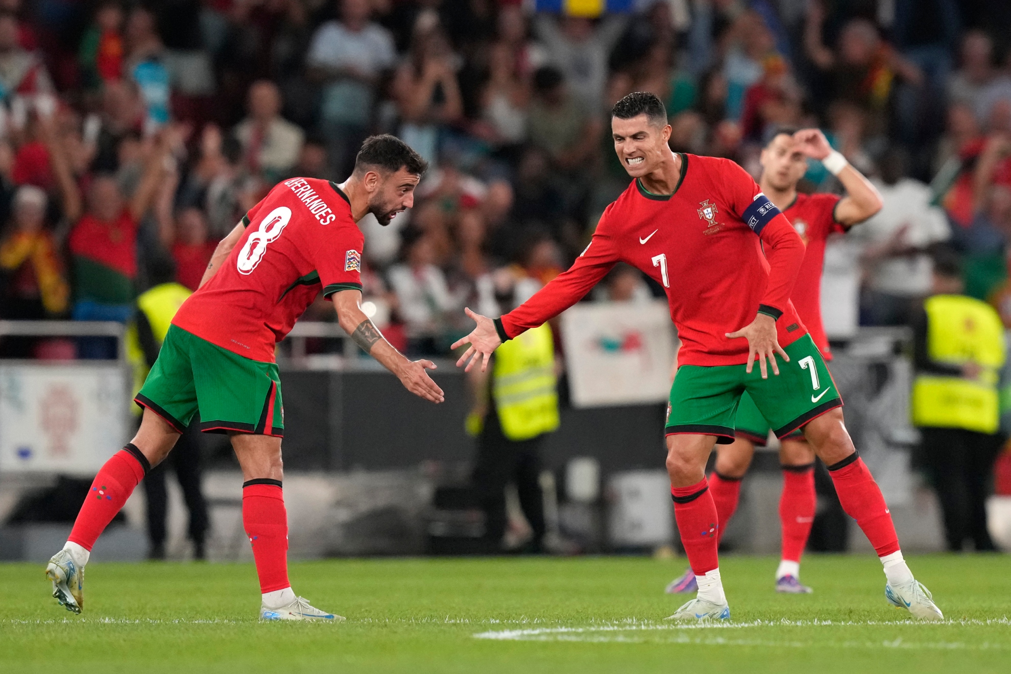 Bruno Fernandes y Cristiano Ronaldo, en una imagen de archivo. LAPRESSE.