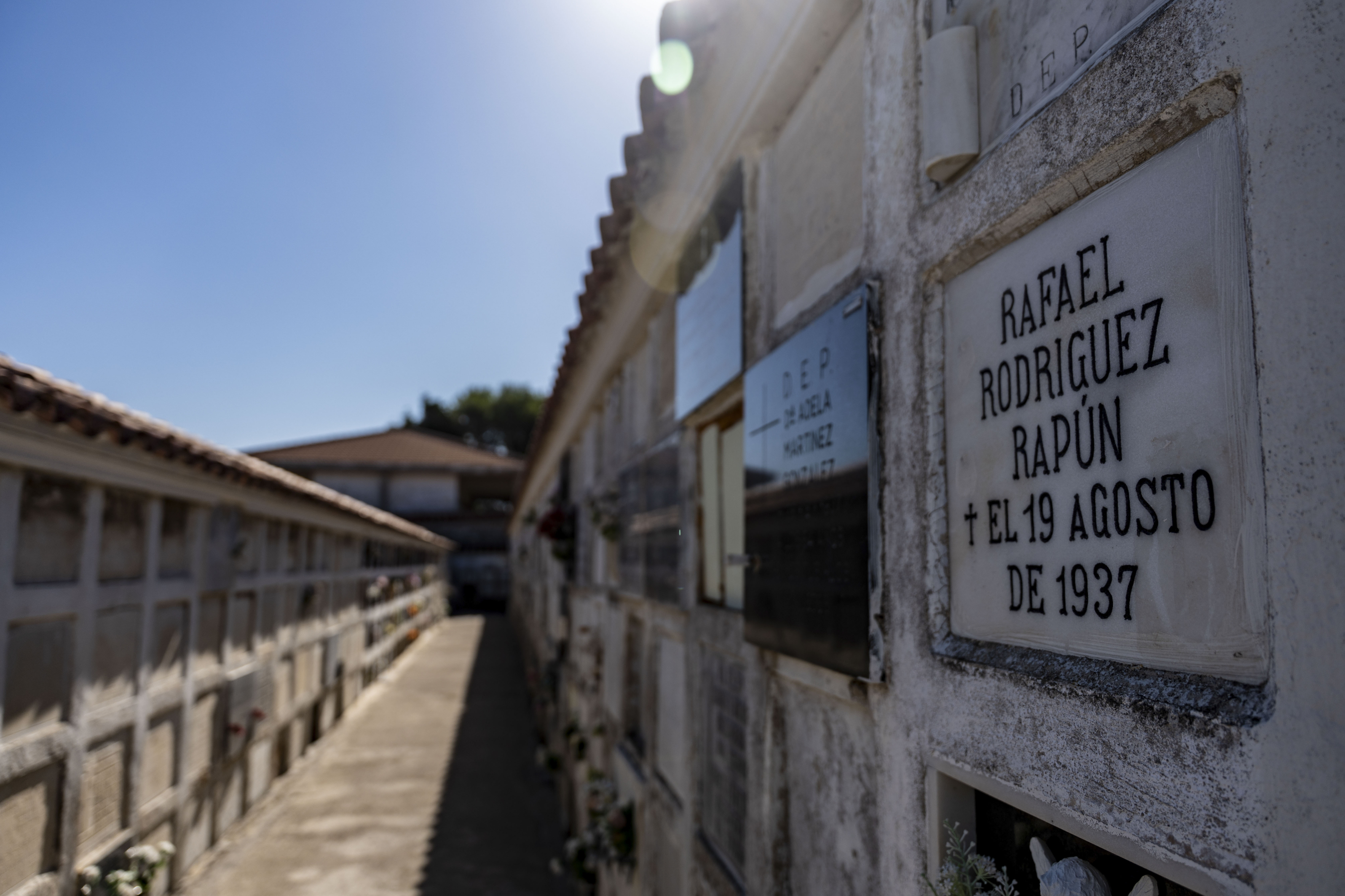 Tumba de Rapún en el cementerio de Ciriego.