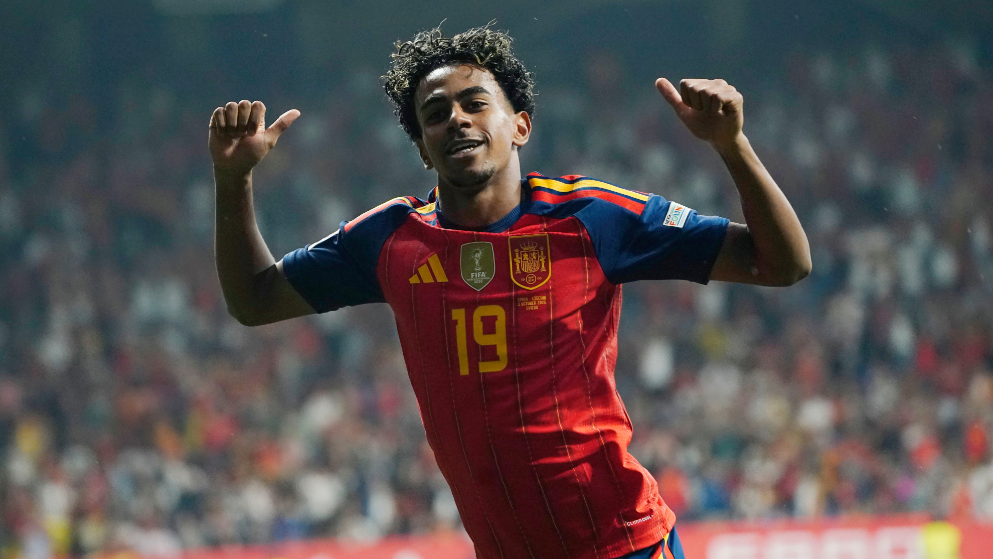 Lamine Yamal celebrando el gol.