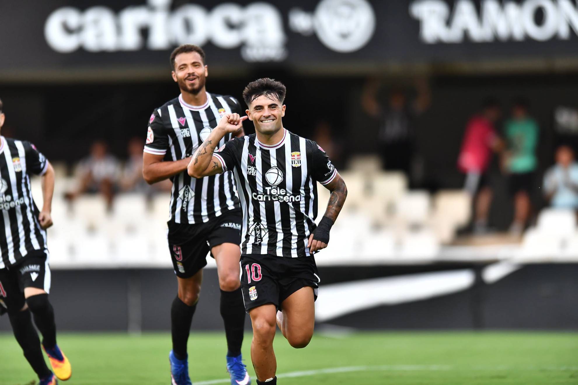 Cartagonova fue una fiesta tras la clara victoria ante el Aguilas