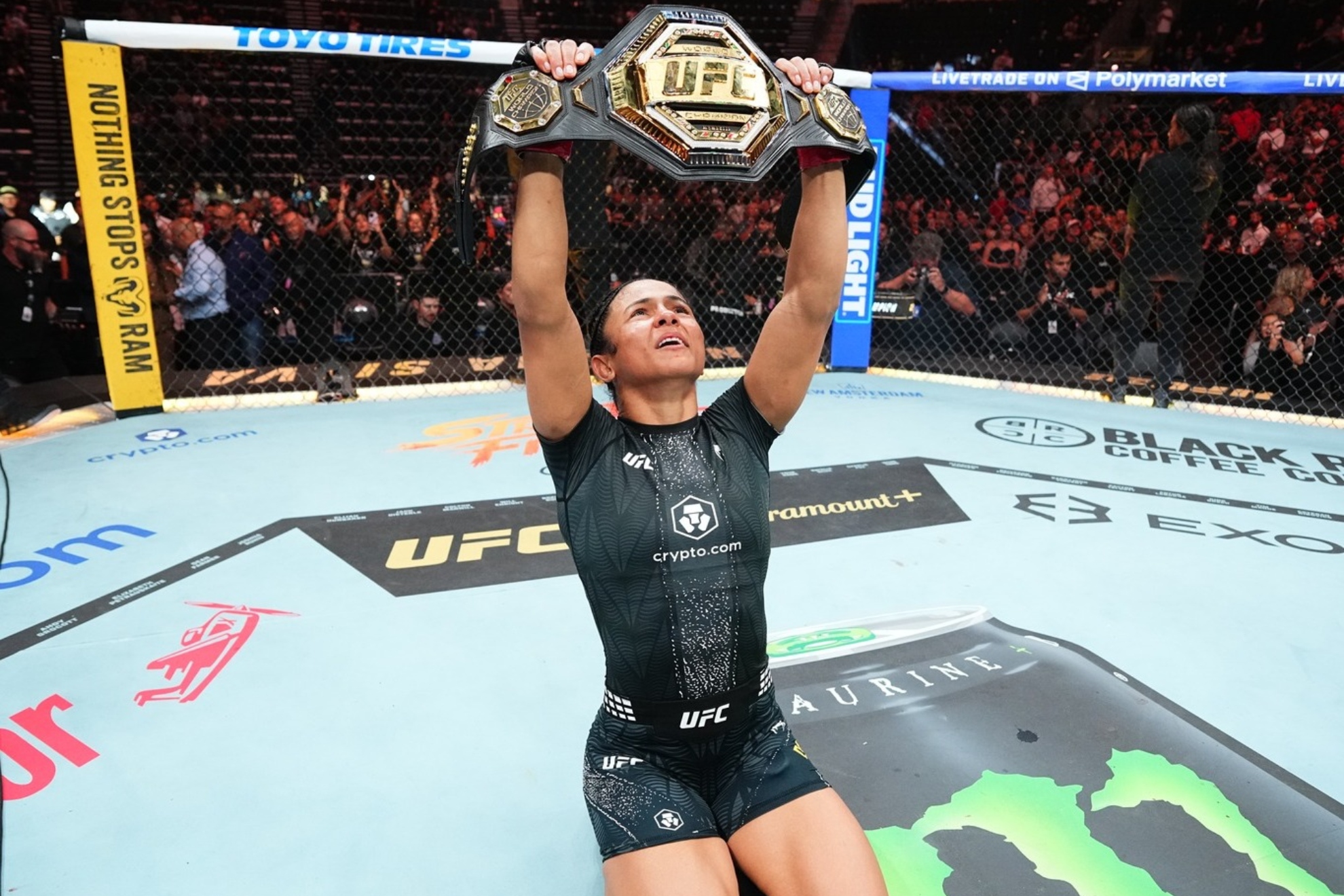 Natalia Silva, nueva campeona de peso mosca de la UFC. UFC.