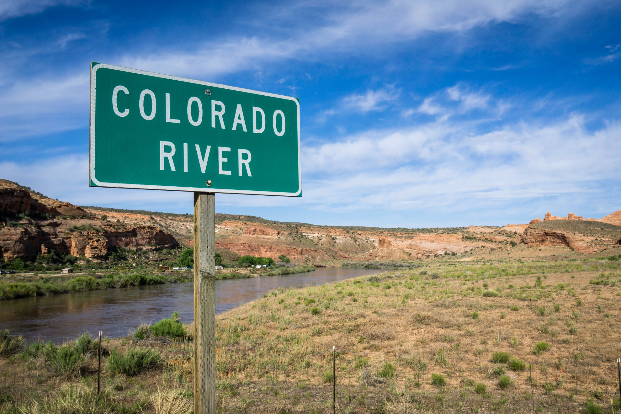 Durante décadas, una enorme montaña de residuos radiactivos permaneció a escasos metros del río Colorado.
