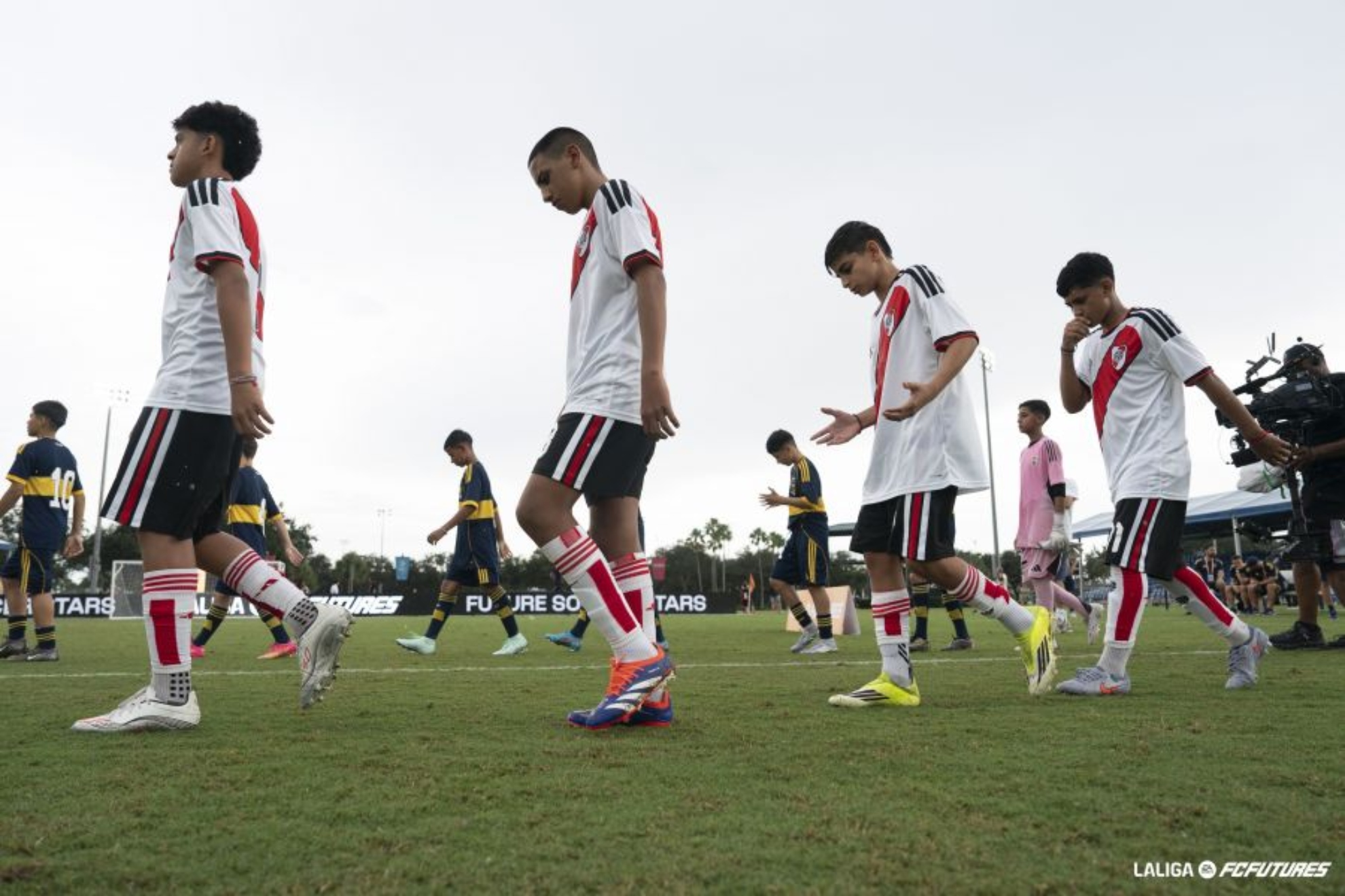 River salta al campo antes del Súperclásico ante Boca. LALIGA