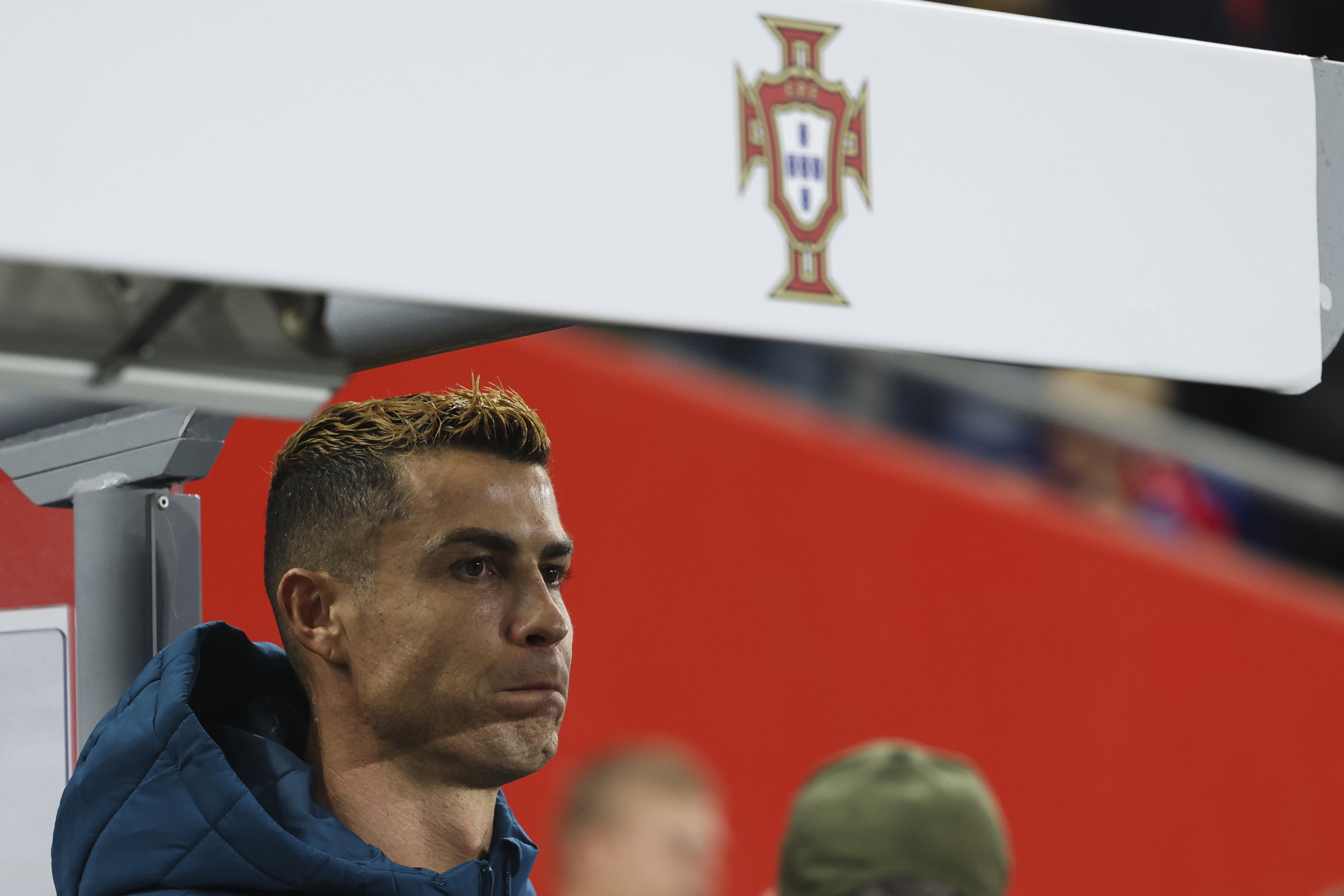 Cristiano Ronaldo, en el banquillo de Portugal en Noruega, partido tras el que dejó la concentración lusa. EFE