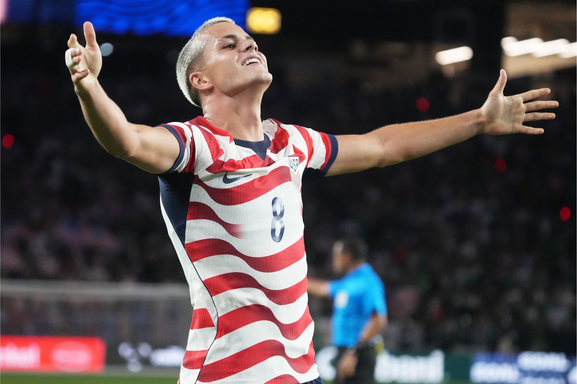 Cavan Sullivan celebra su gol contra México