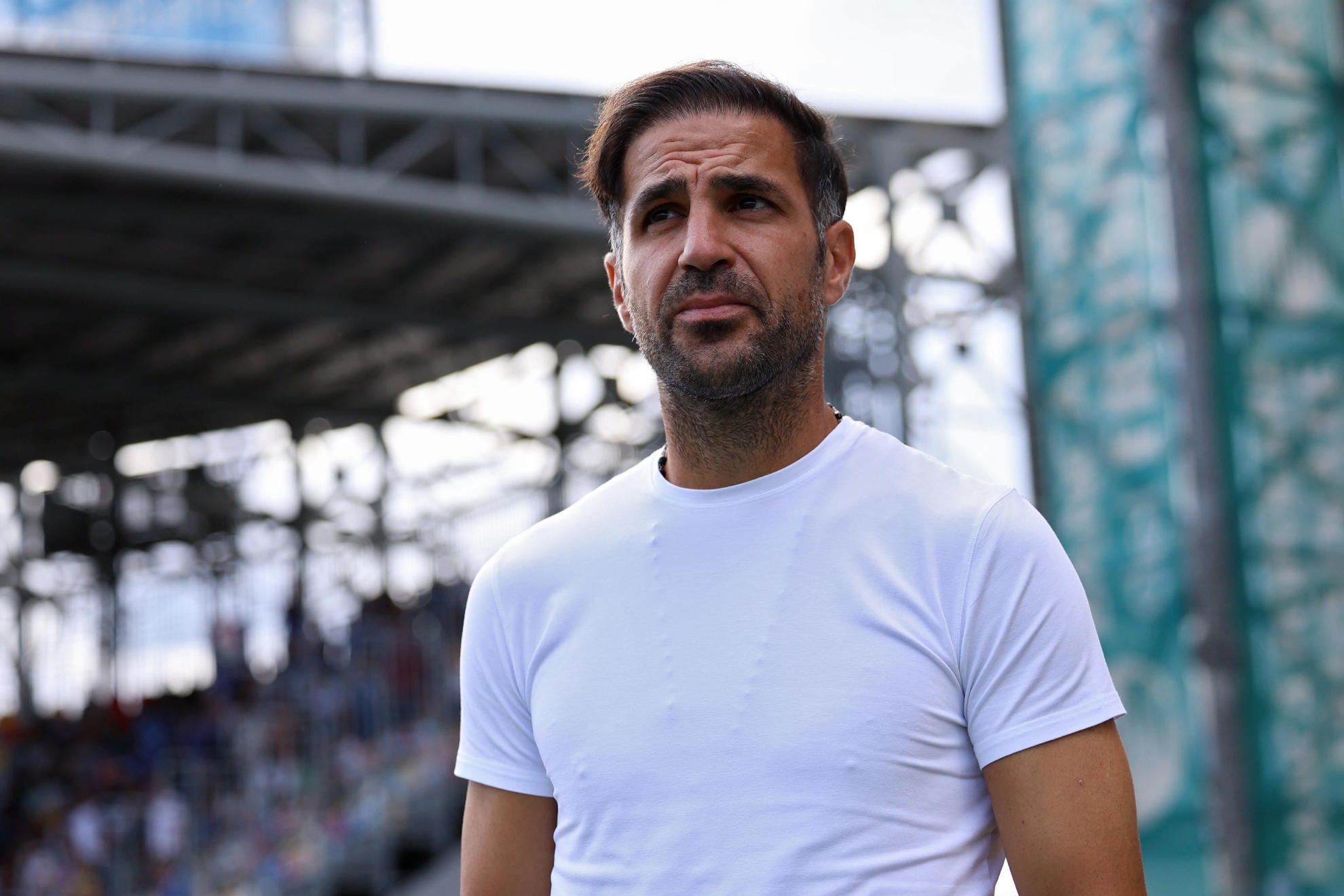 Cesc, en un partido con el Como esta temporada. EFE.