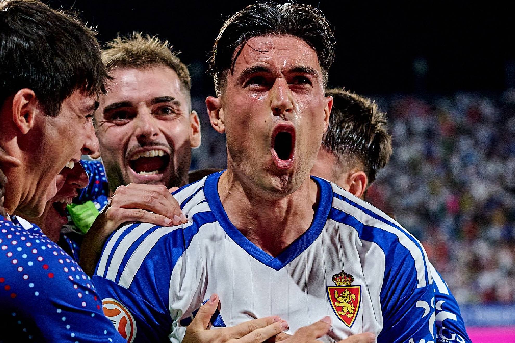 Eufórica celebración de Edu Espiau tras anotar de cabeza el 2-1