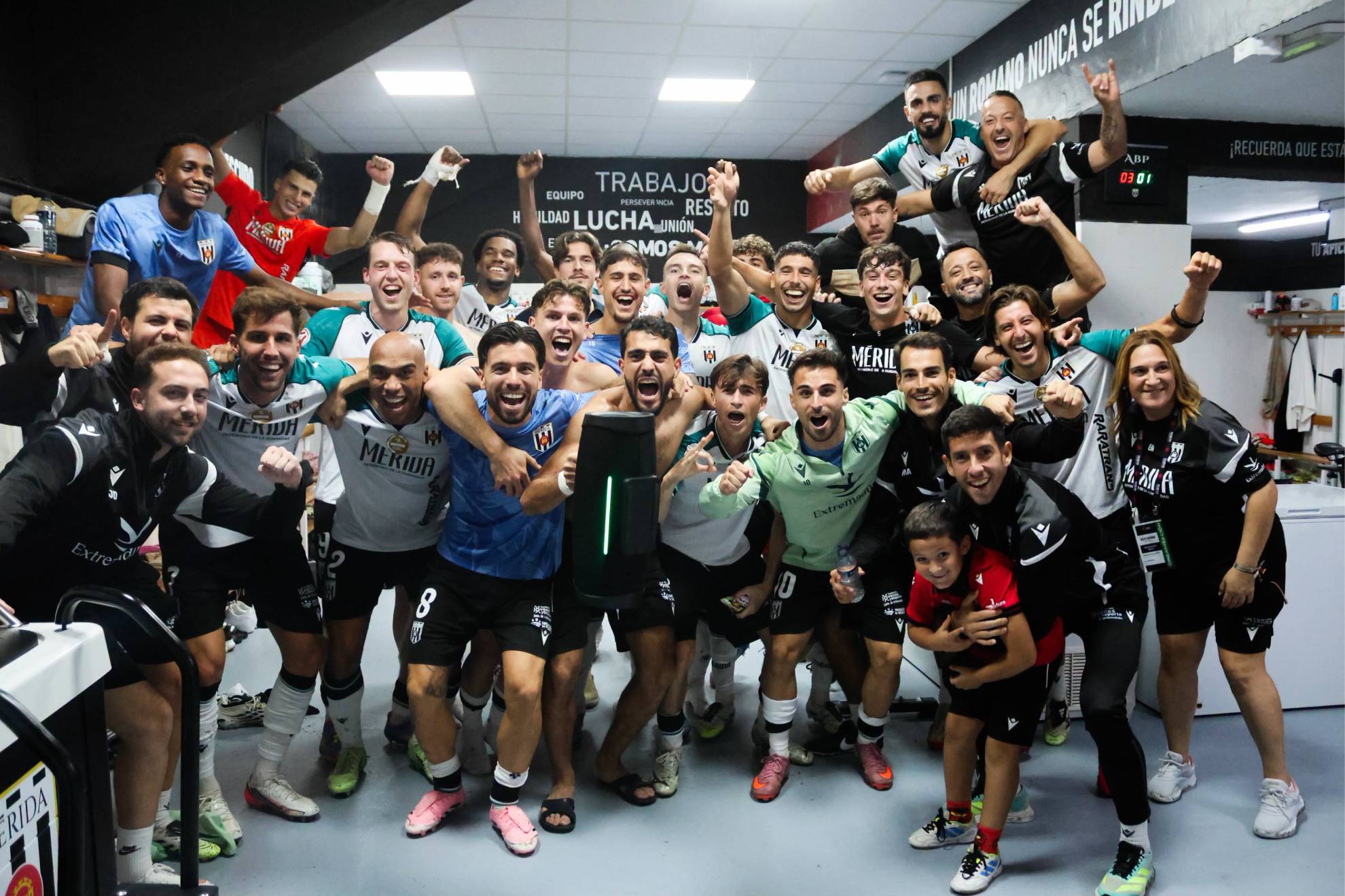 El Mérida hizo méritos para llevarse el derbi extremeño en el Romano