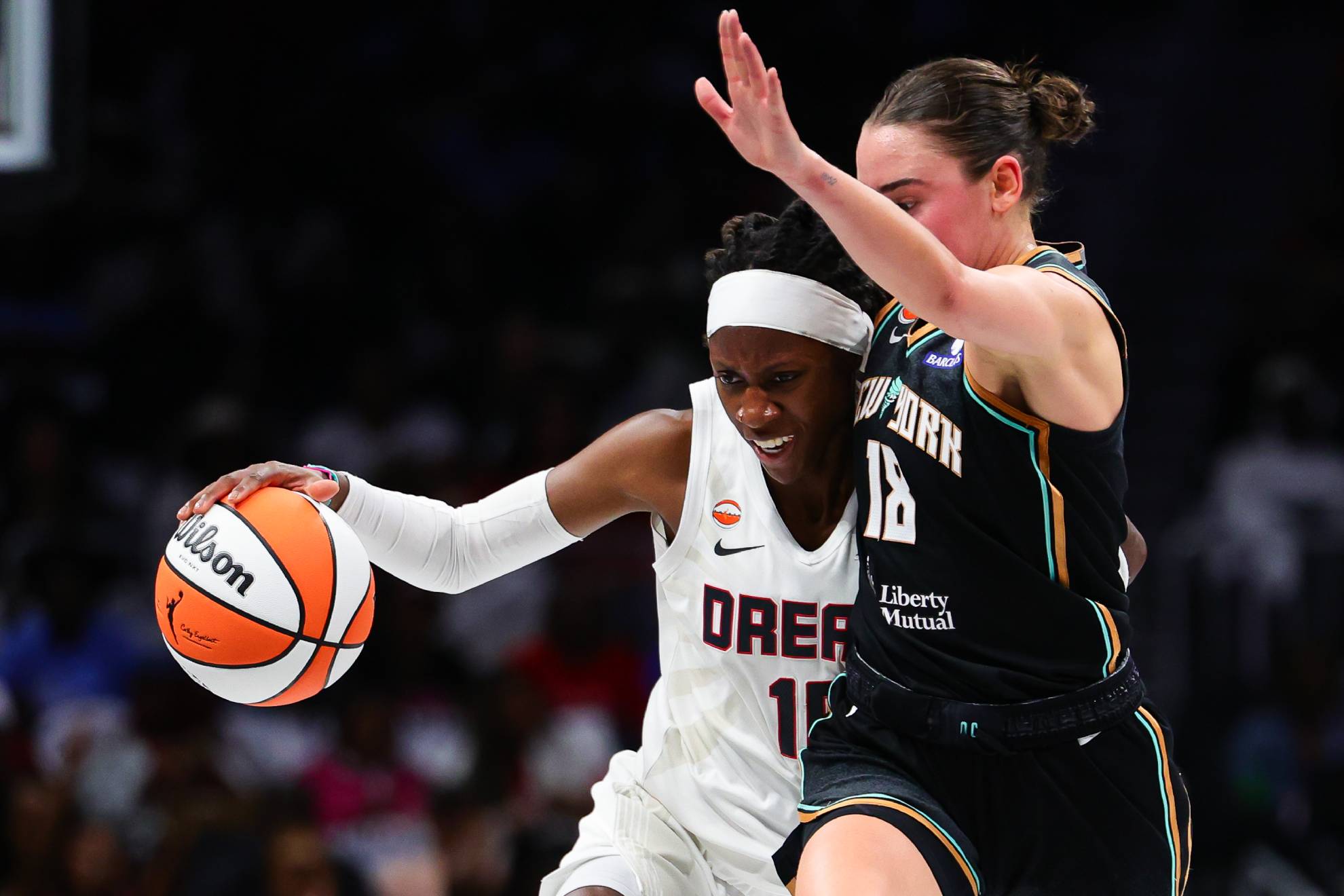 Raquel Carrera no pudo ayudar a las Liberty en su derrota ante las Dream en las semifinales de la WNBA AP Photo/Colin Hubbard