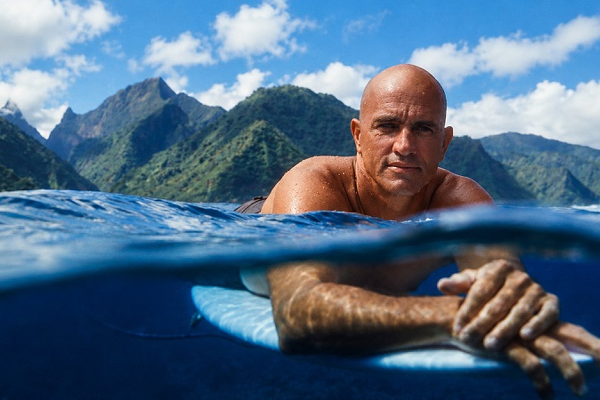 Kelly Slater regresó a Teahupo'o como wildcard del Tahiti Pro a los 54 años. Todd Glaser