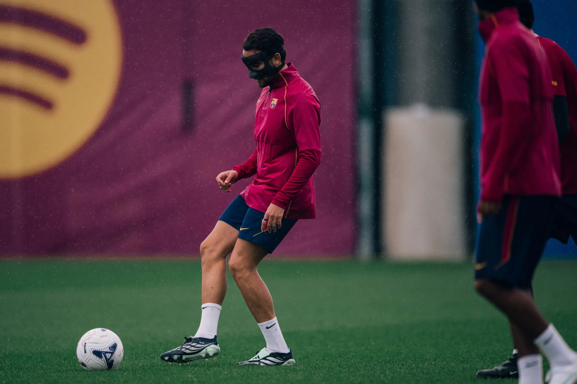 Eric García, durante el entrenamiento del Barcelona. FC BARCELONA
