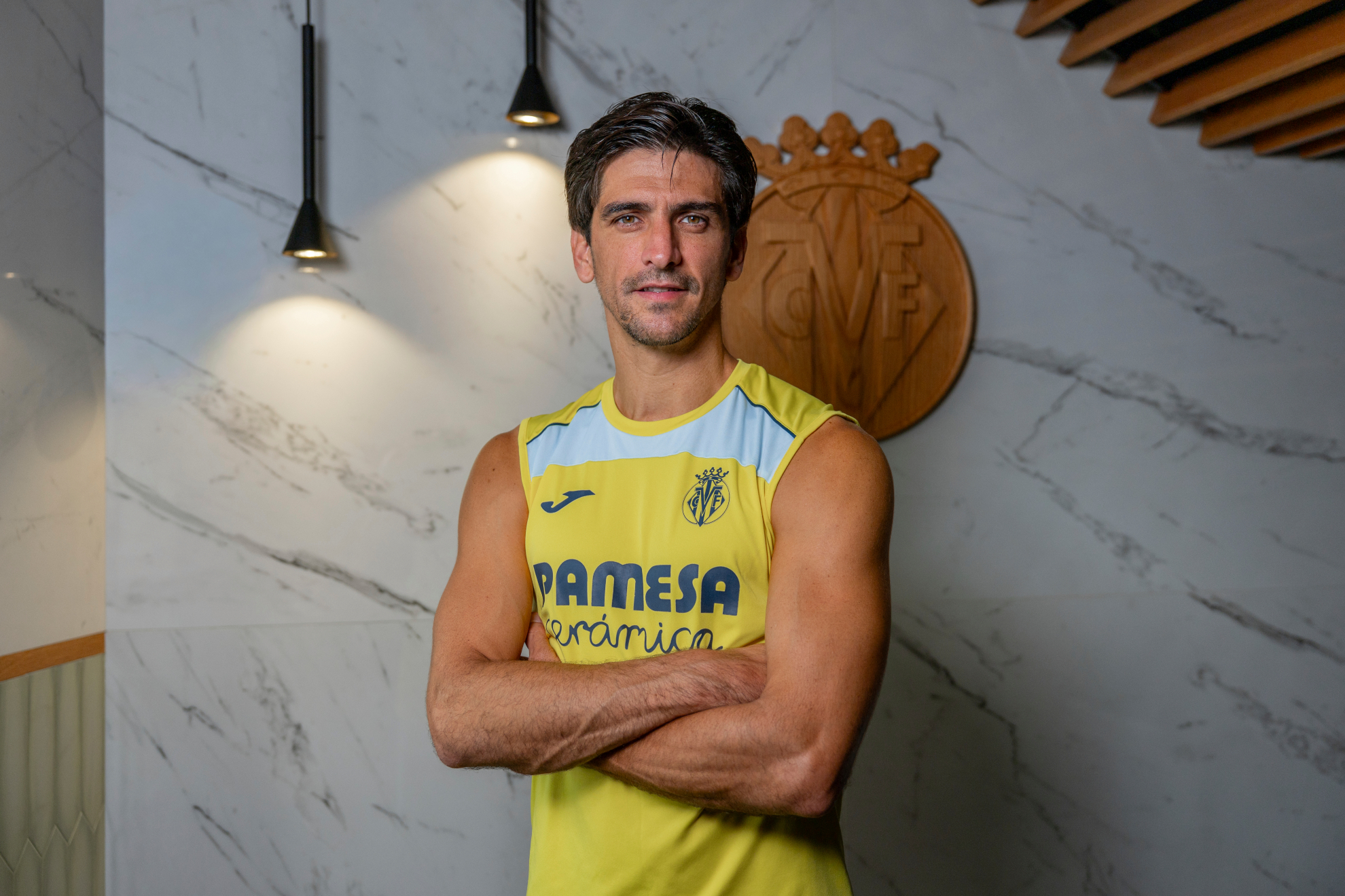 Gerard Moreno posa dopo l'intervista a MARCA.