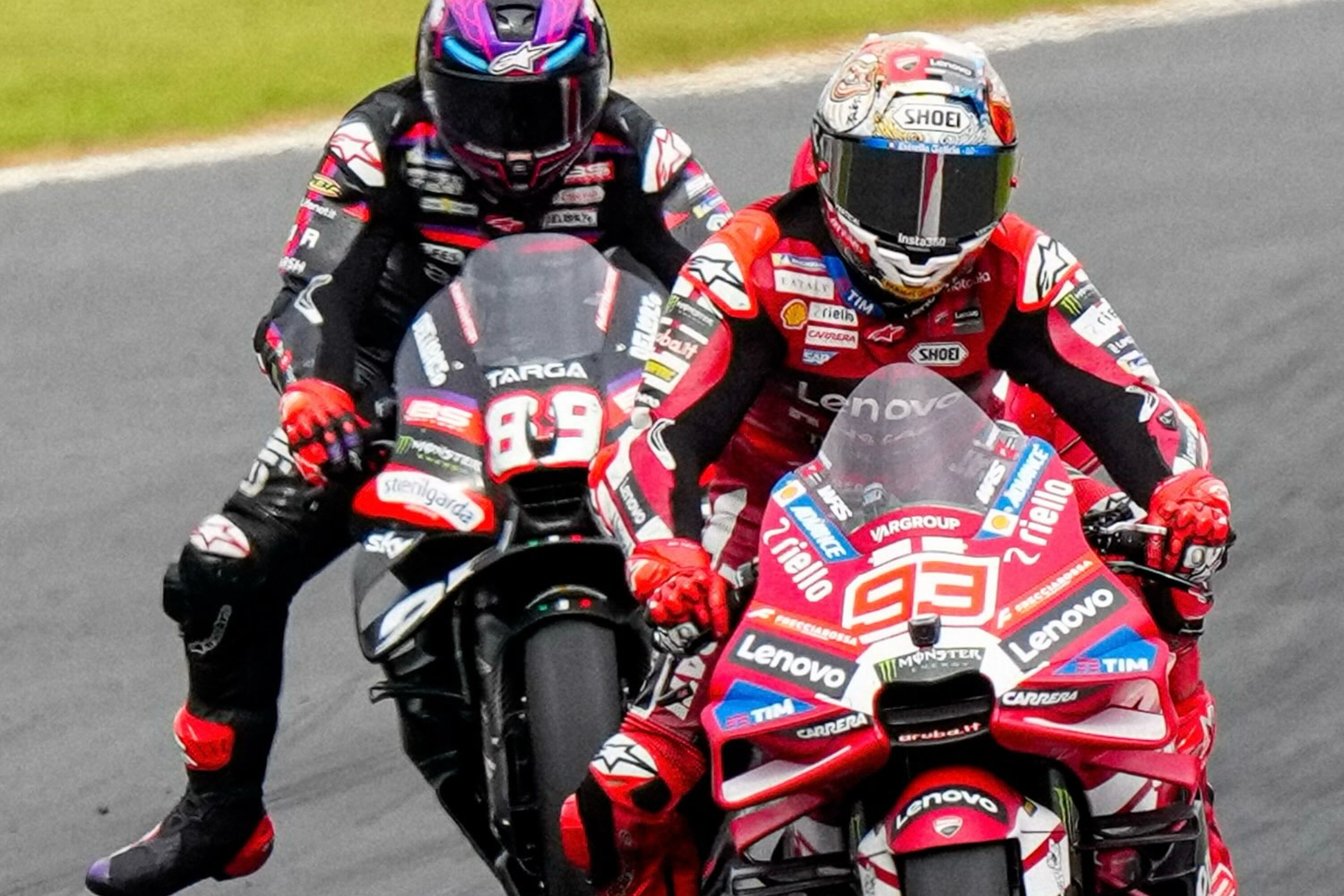 Marc Márquez, por delante de Jorge Martín, en Motegi. MOTOGP