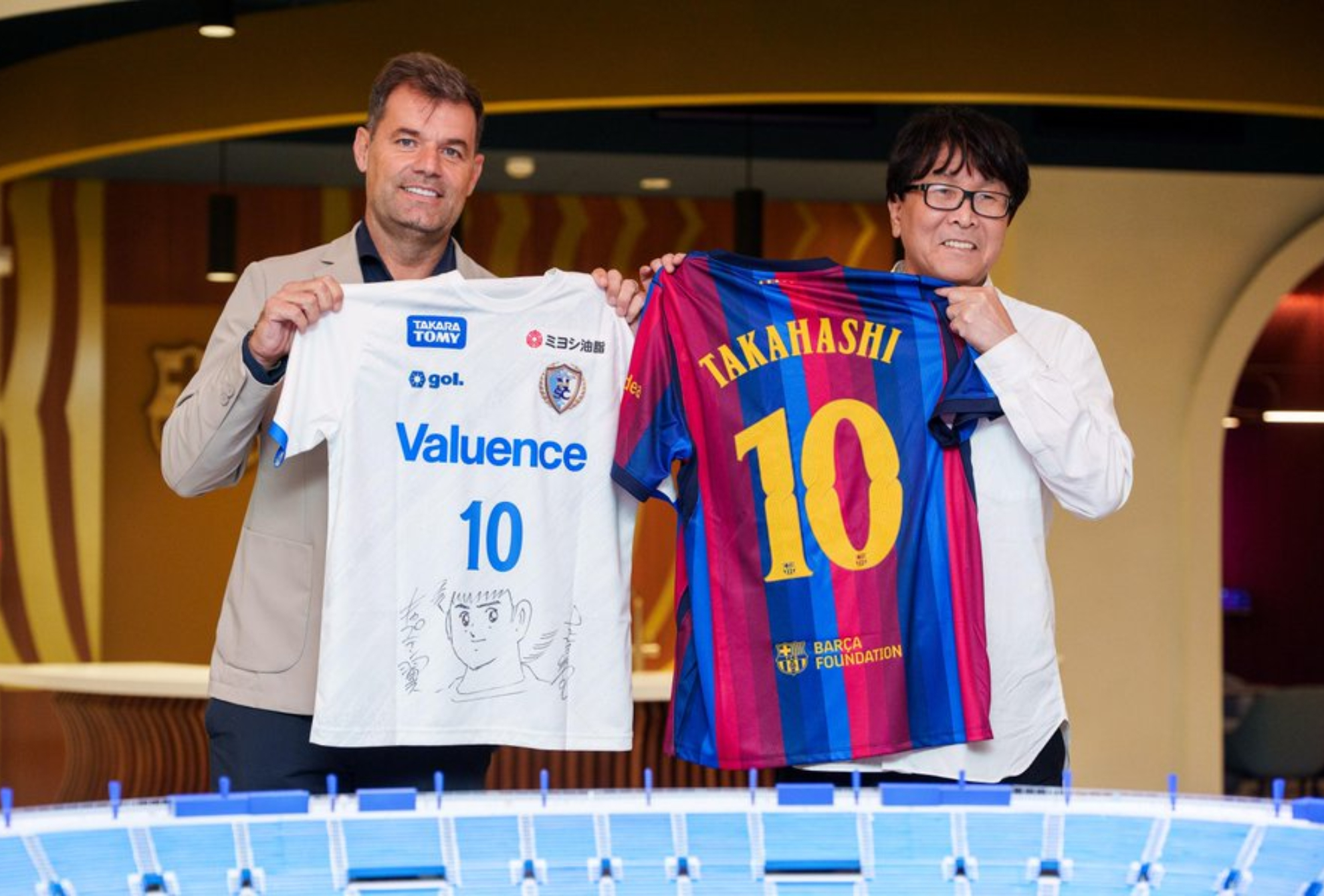Joan Soler y Yoichi Takahashi, en las oficinas. FC BARCELONA