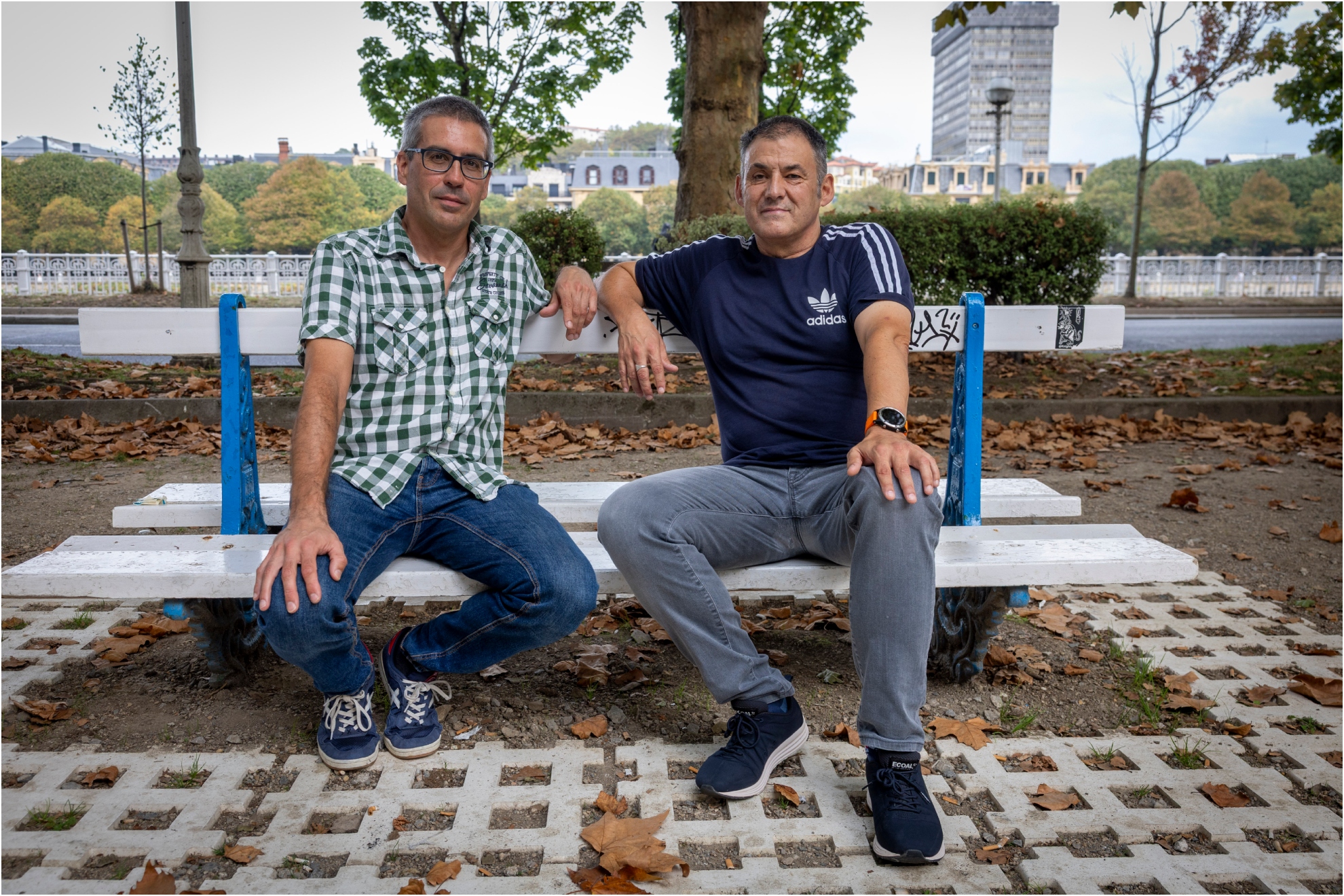 Ander Izagirre y Alberto Muñagorri, posando. EFE