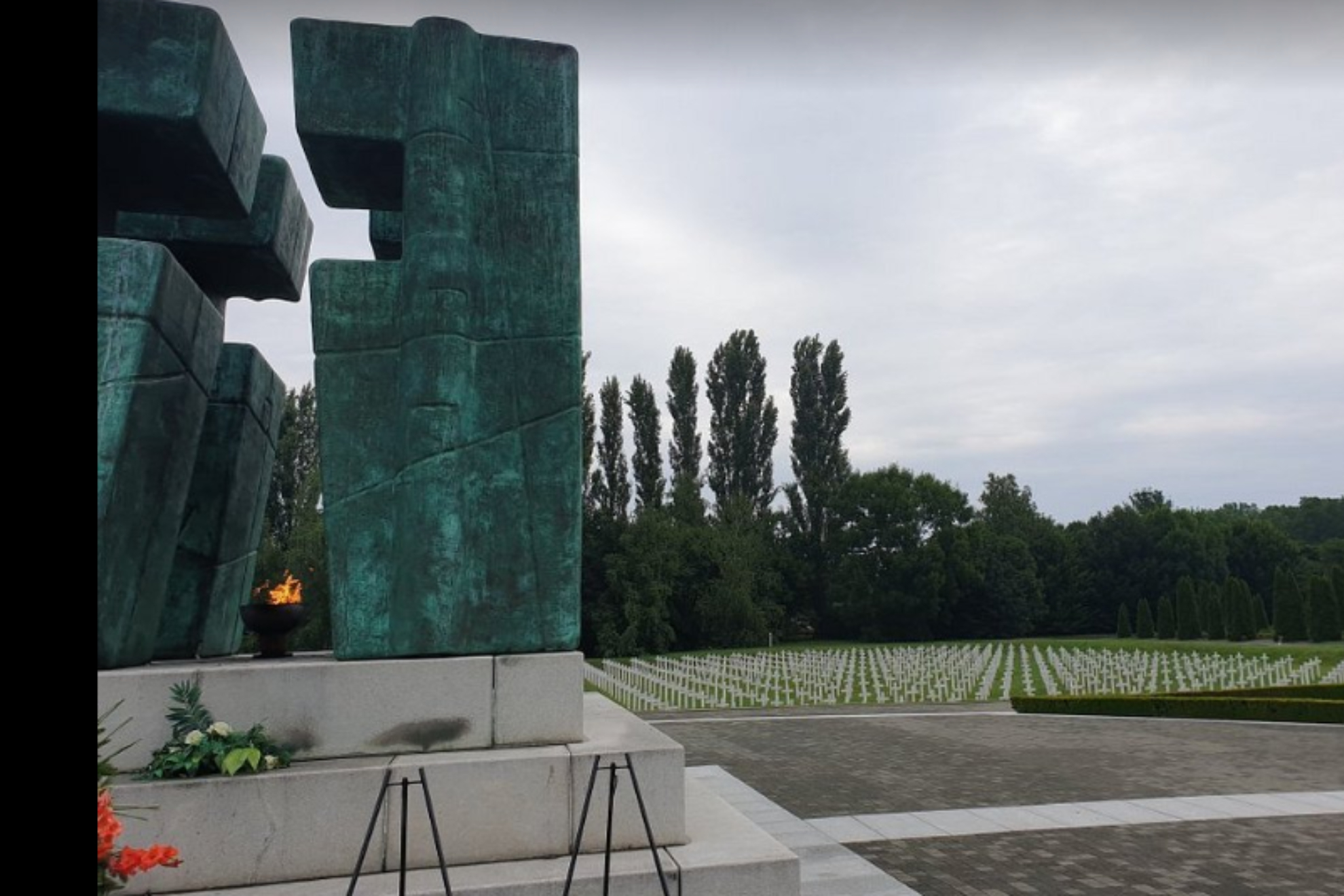 El memorial de la masacre de Ovacara. .