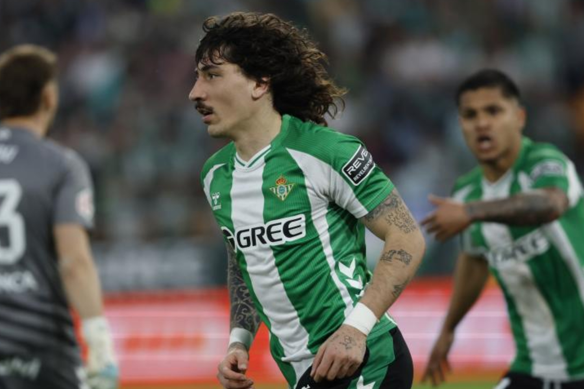 Bellerín celebra un gol con el Betis. MARCA