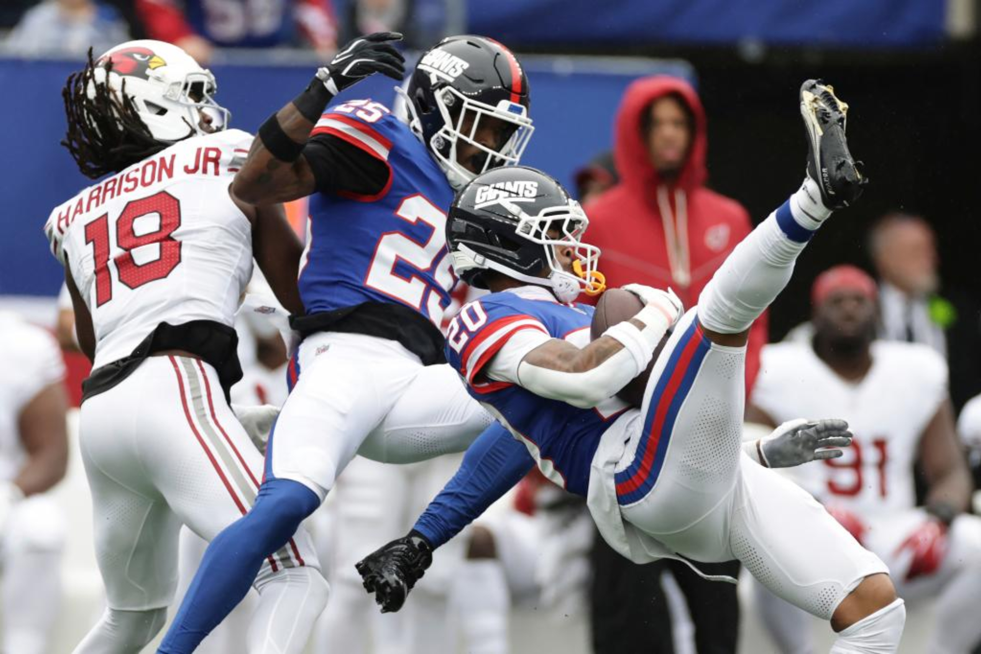 Una jugada del partido entre los New York Giants y los Arizona Cardinals. LAPRESSE