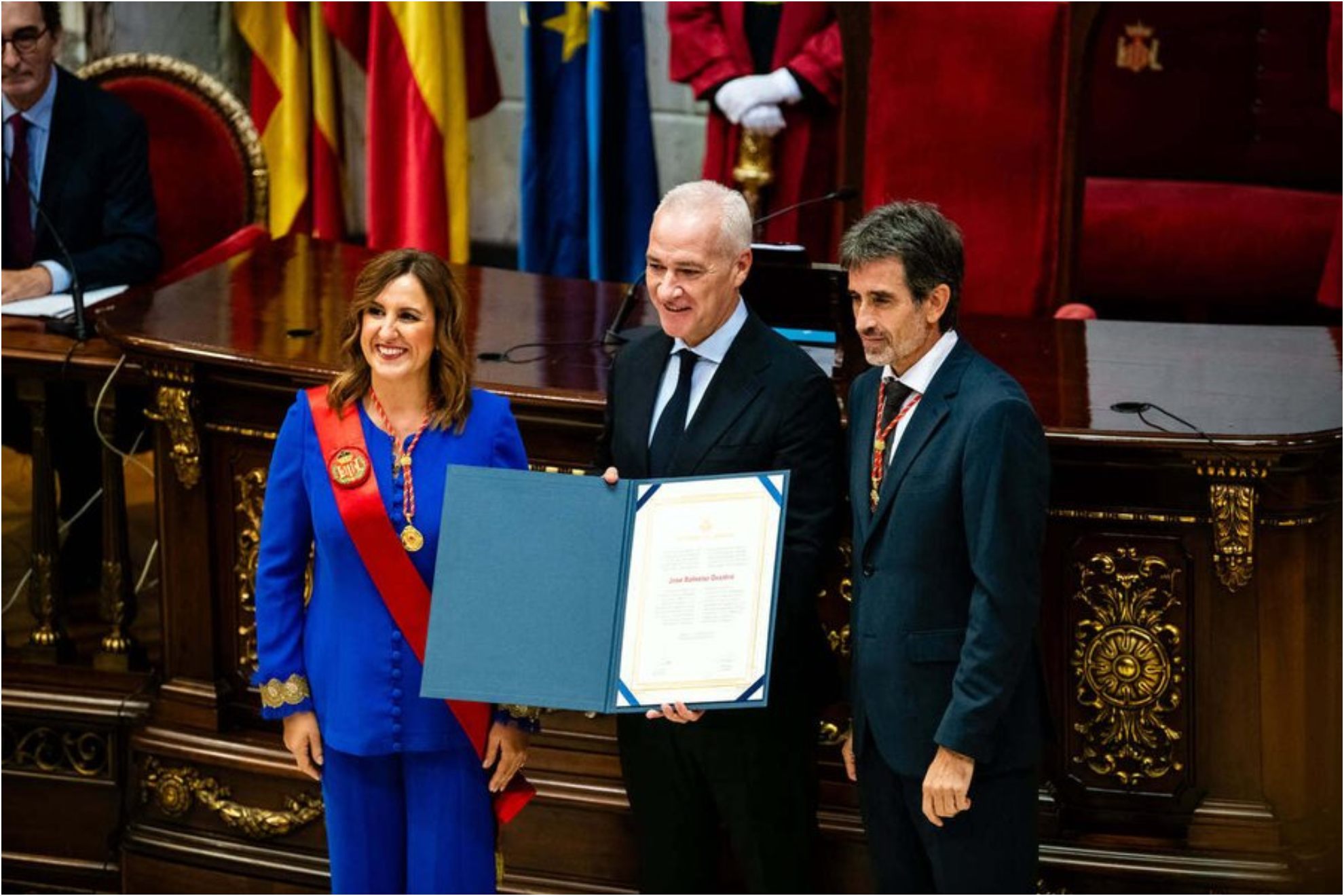 El acto del reconocimiento en la sede del ayuntamiento de Valencia. Levante UD