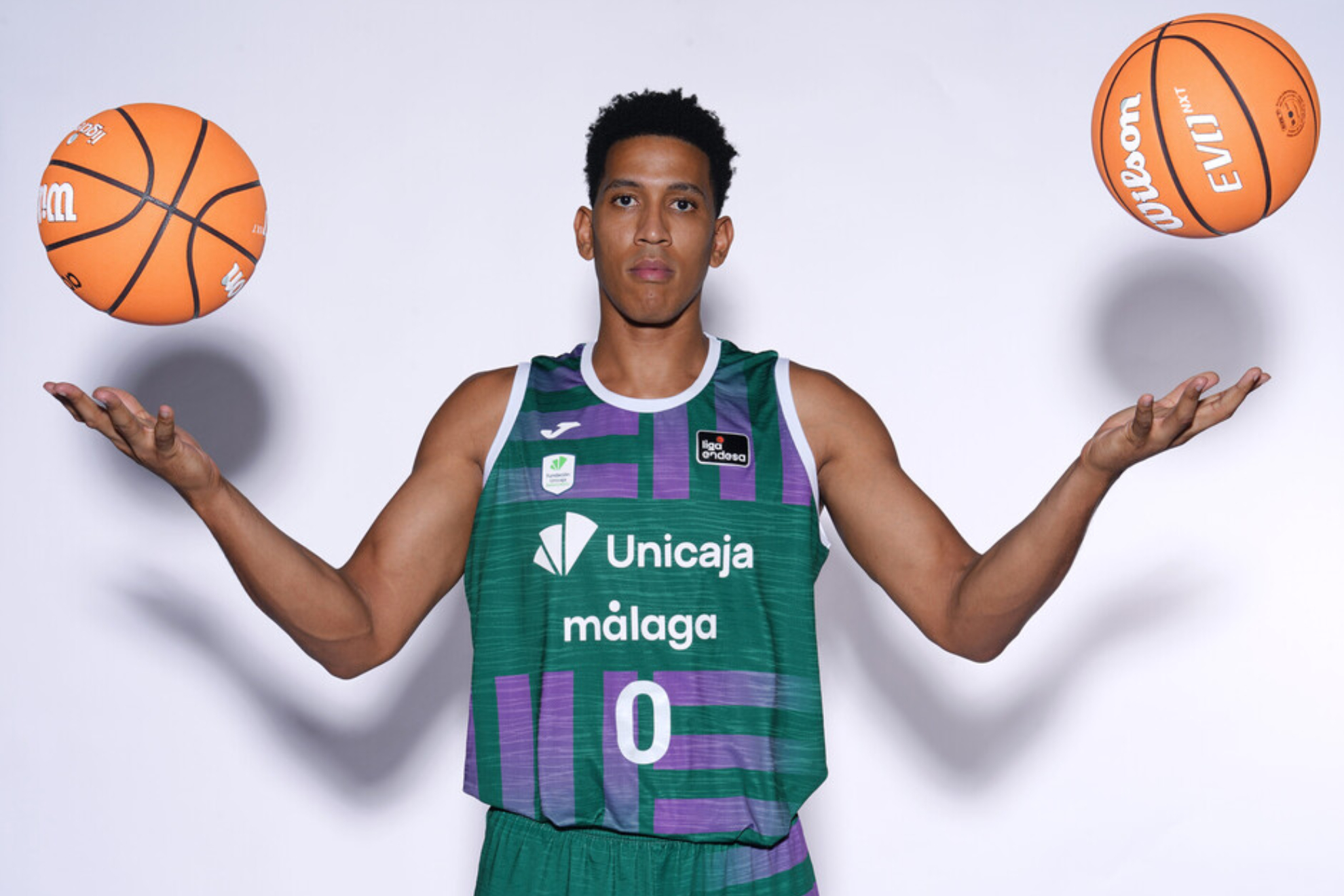 Tyson Perez posando con Unicaja esta temporada. Mariano Pozo/ACB PHOTO