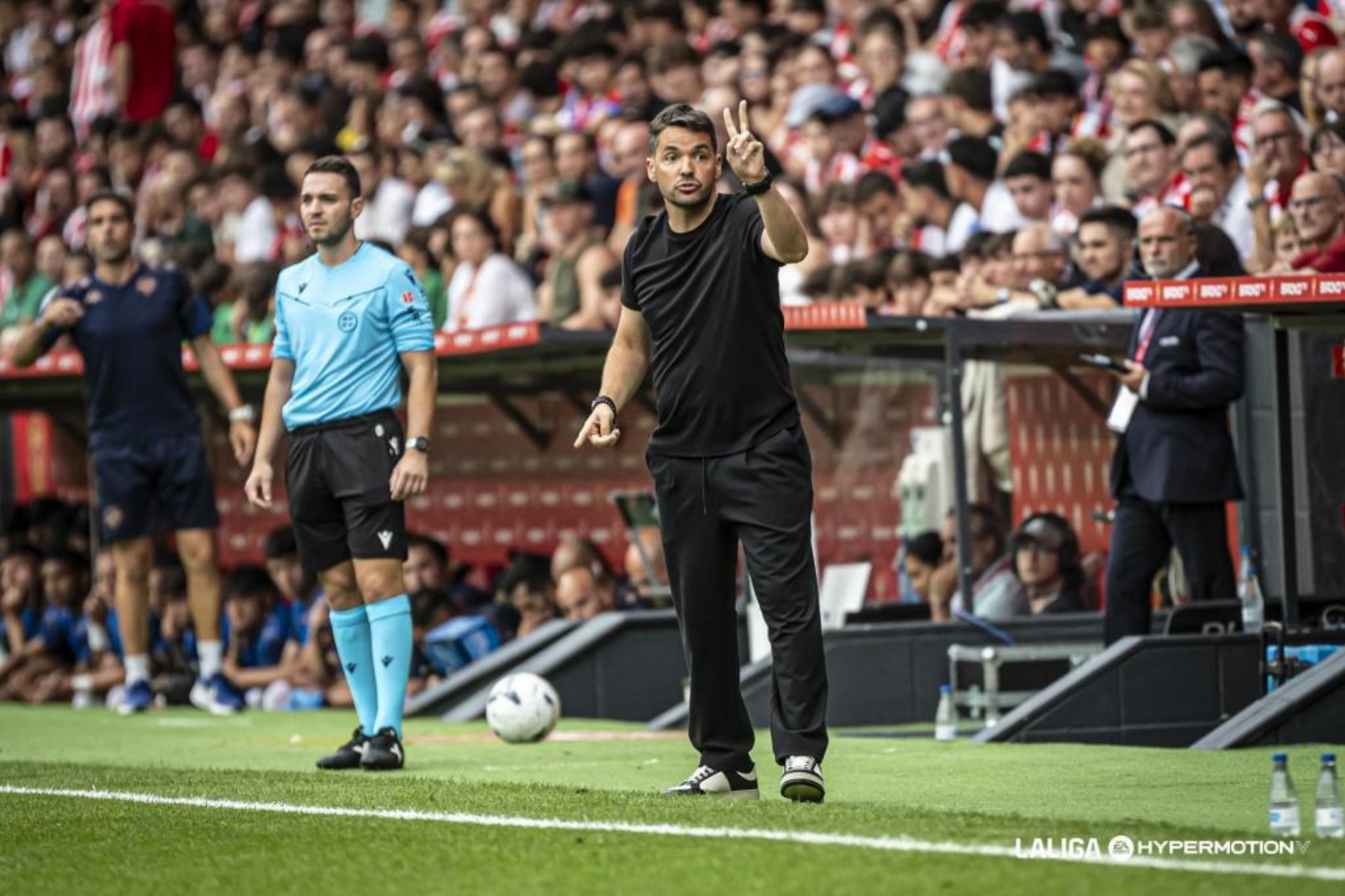 Nicolás Larcamón, en un partido del Sporting. LALIGA