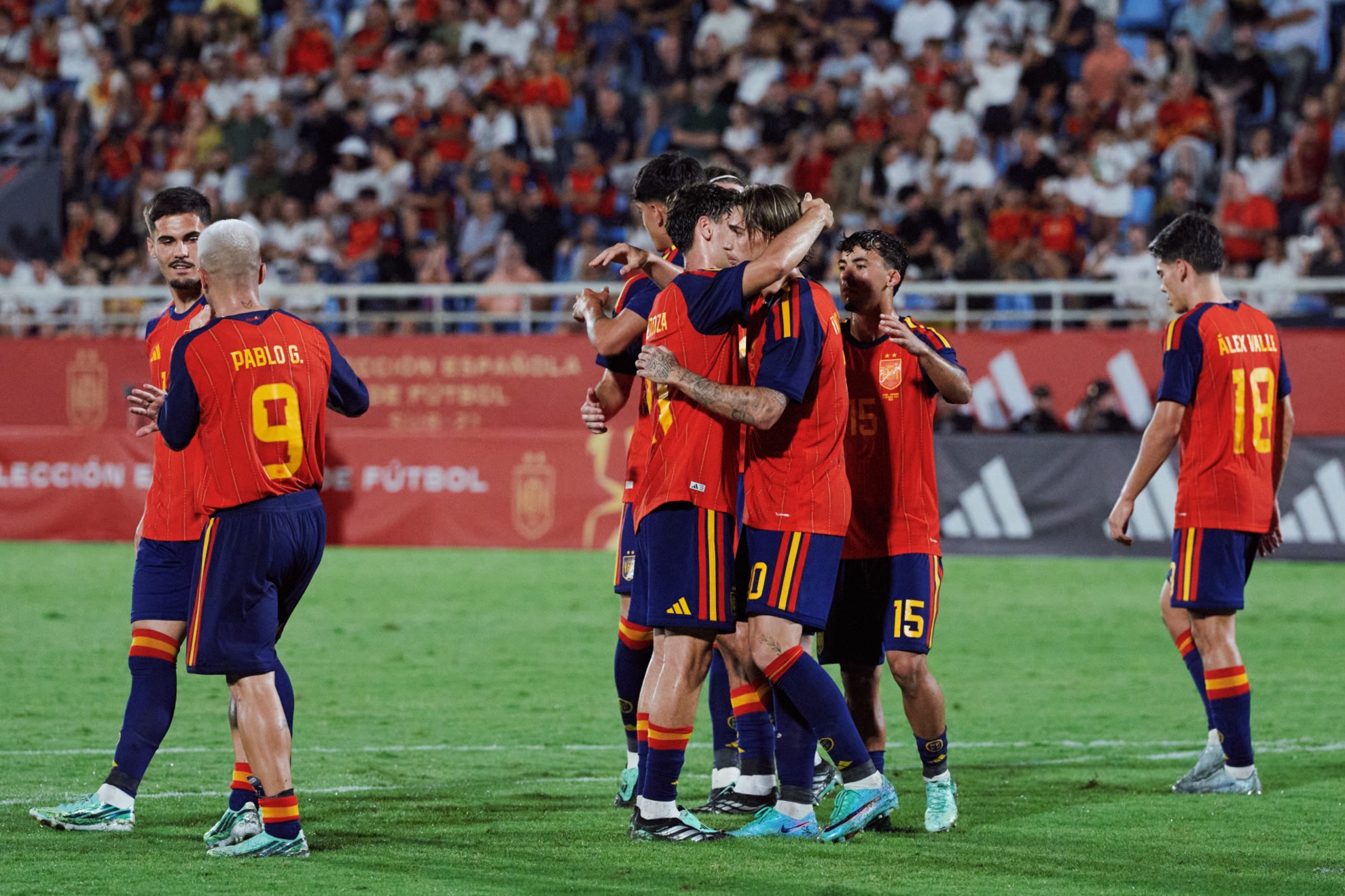 La Sub 21 celebra la clasificación al Europeo en Ibiza