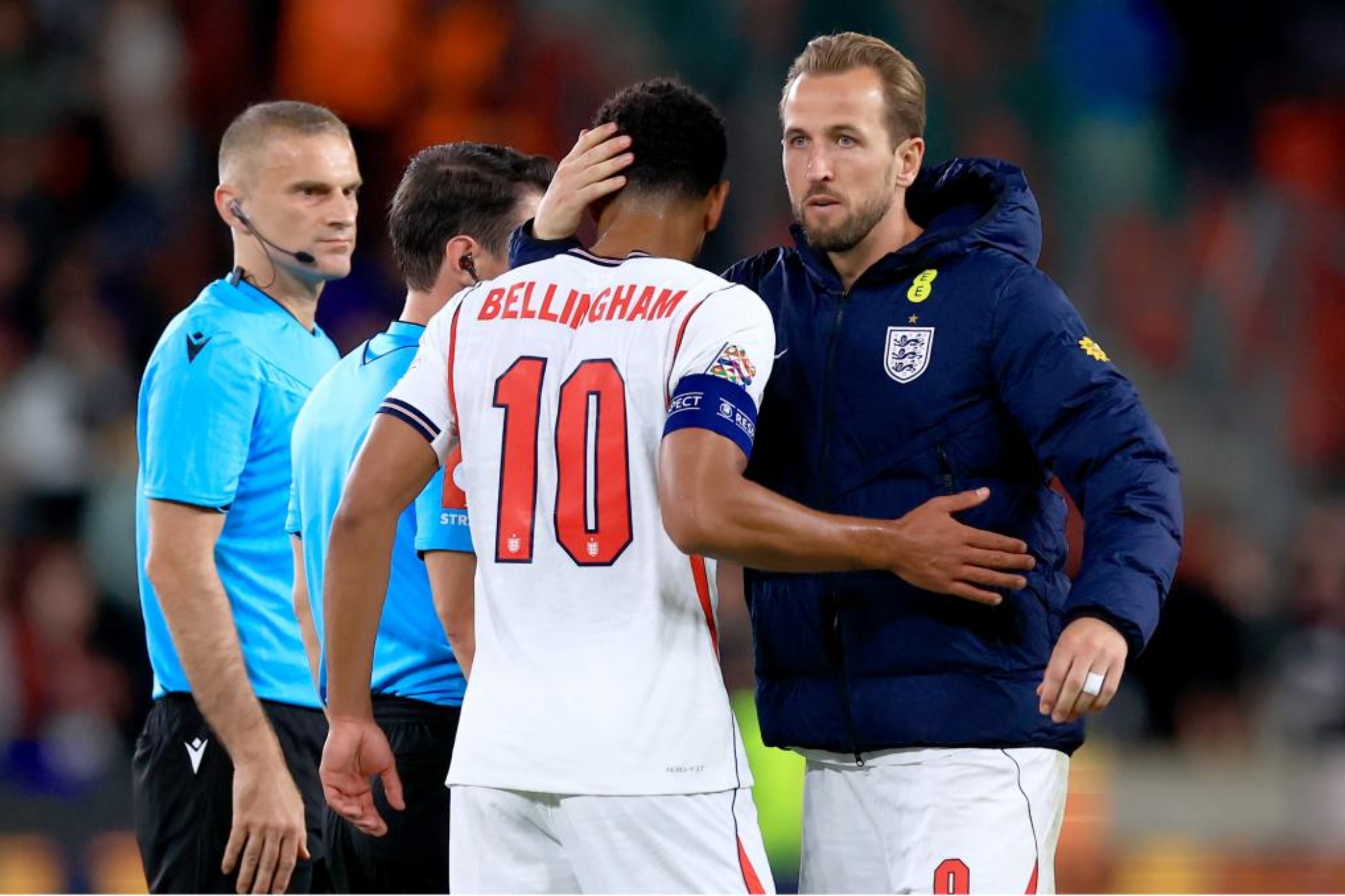 Bellingham y Kane se abrazan en un partido de Inglaterra. EFE