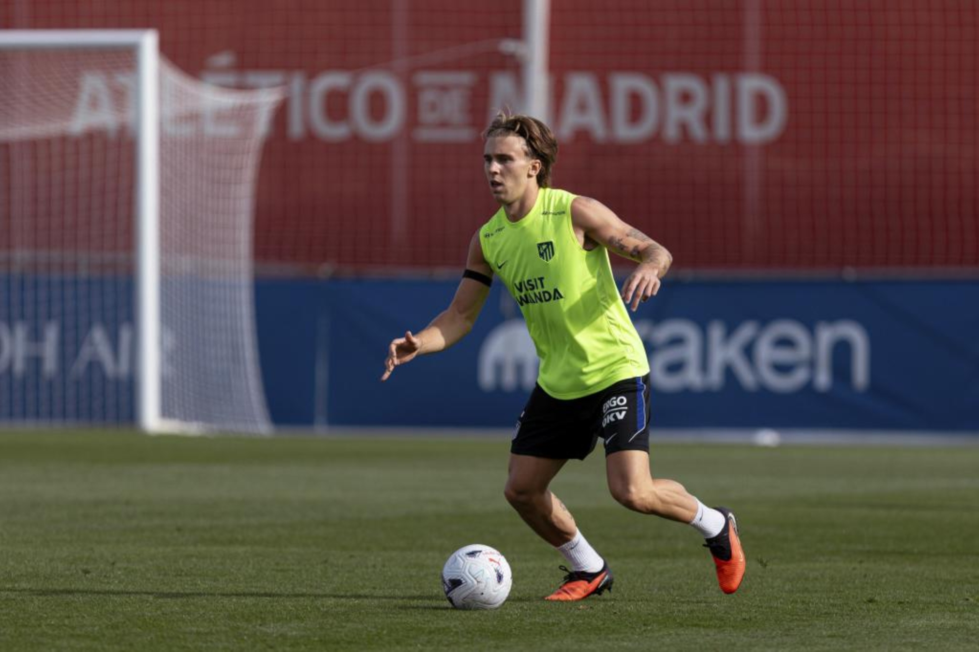 Barrios, en un entrenamiento con el Atlético. EFE